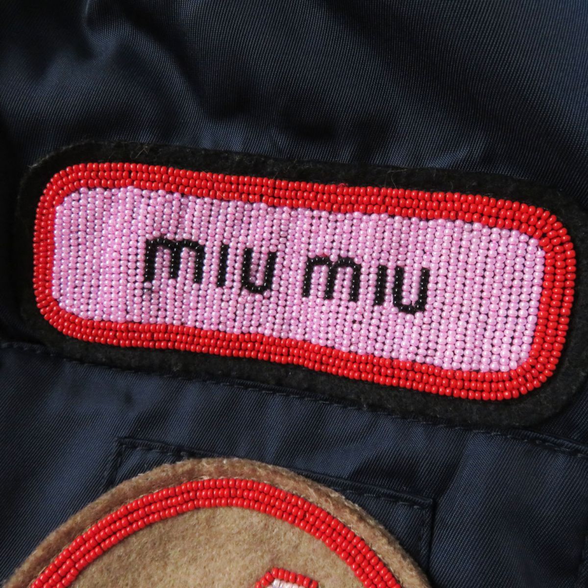 美品◎正規品 イタリア製 MIUMIU ミュウミュウ M6435 レディース ラクーンファー・フード付き ボンバージャケット ビーズ刺繍 ネイビー 40