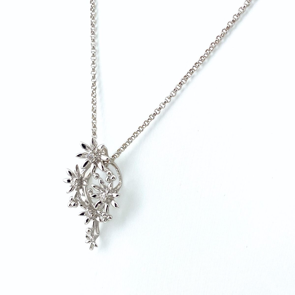 フラワーモチーフ ペンダントトップ WG ホワイトゴールド メレダイヤ