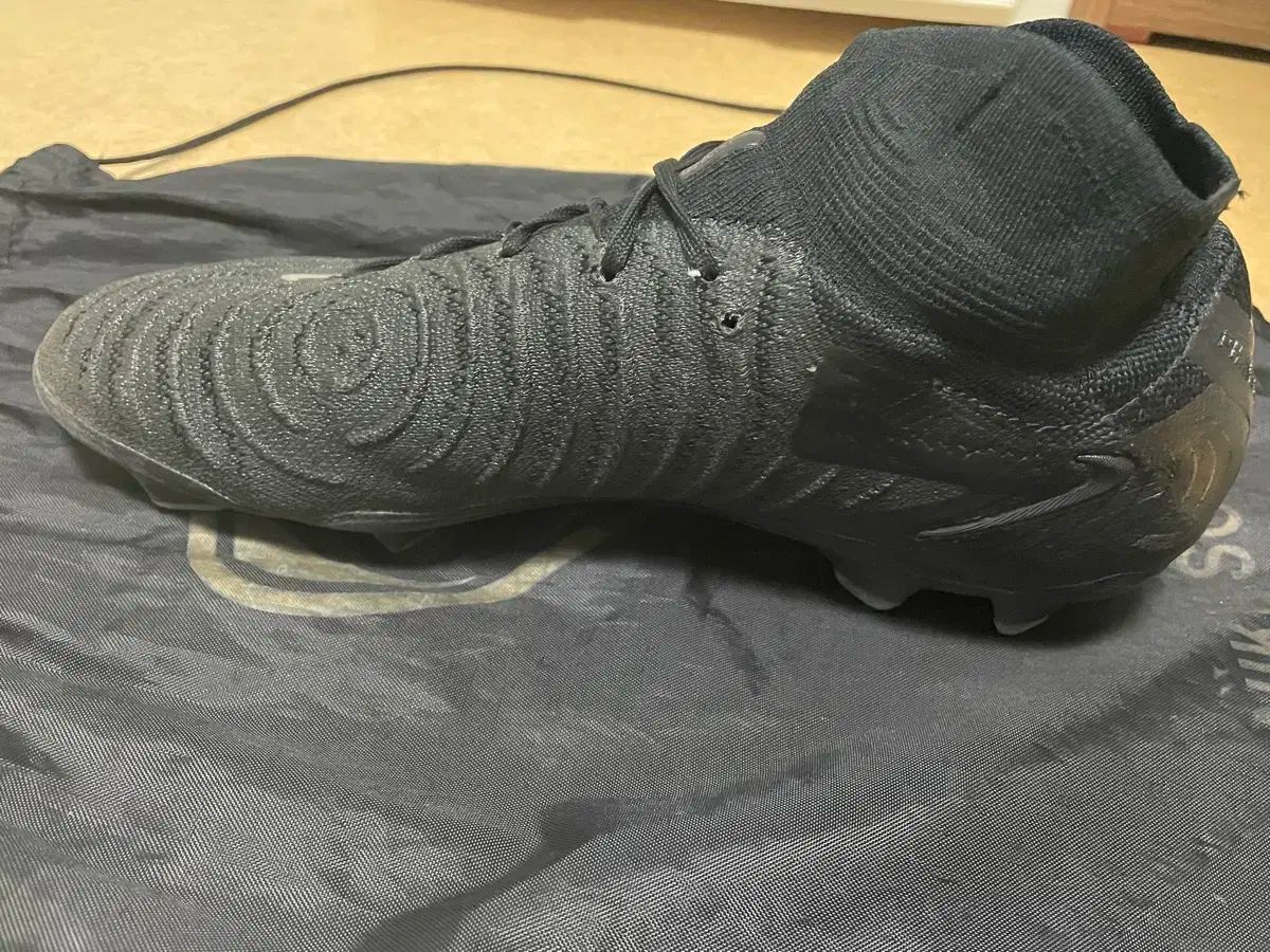 【ラスト一足！】ファントムルナ2 エリートFG 28cm 送料無料 ファントムルナ 2 エリート FG 28cm 送料無料