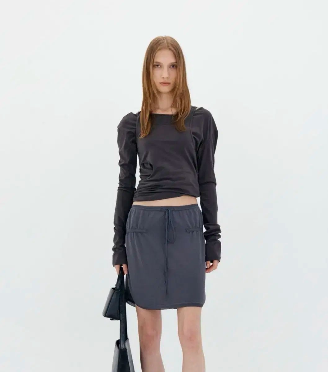 LOW CLASSIC ロウ クラシック ASYMMETRIC HOLE POINT Tシャツ