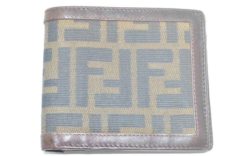 ✨FENDI✨フェンディ✨ズッカ柄✨FFロゴ✨ブラウン✨二つ折り財布✨ FENDI - フェンディ FENDI 財布 二つ折り FFダイヤモンド ズッカ