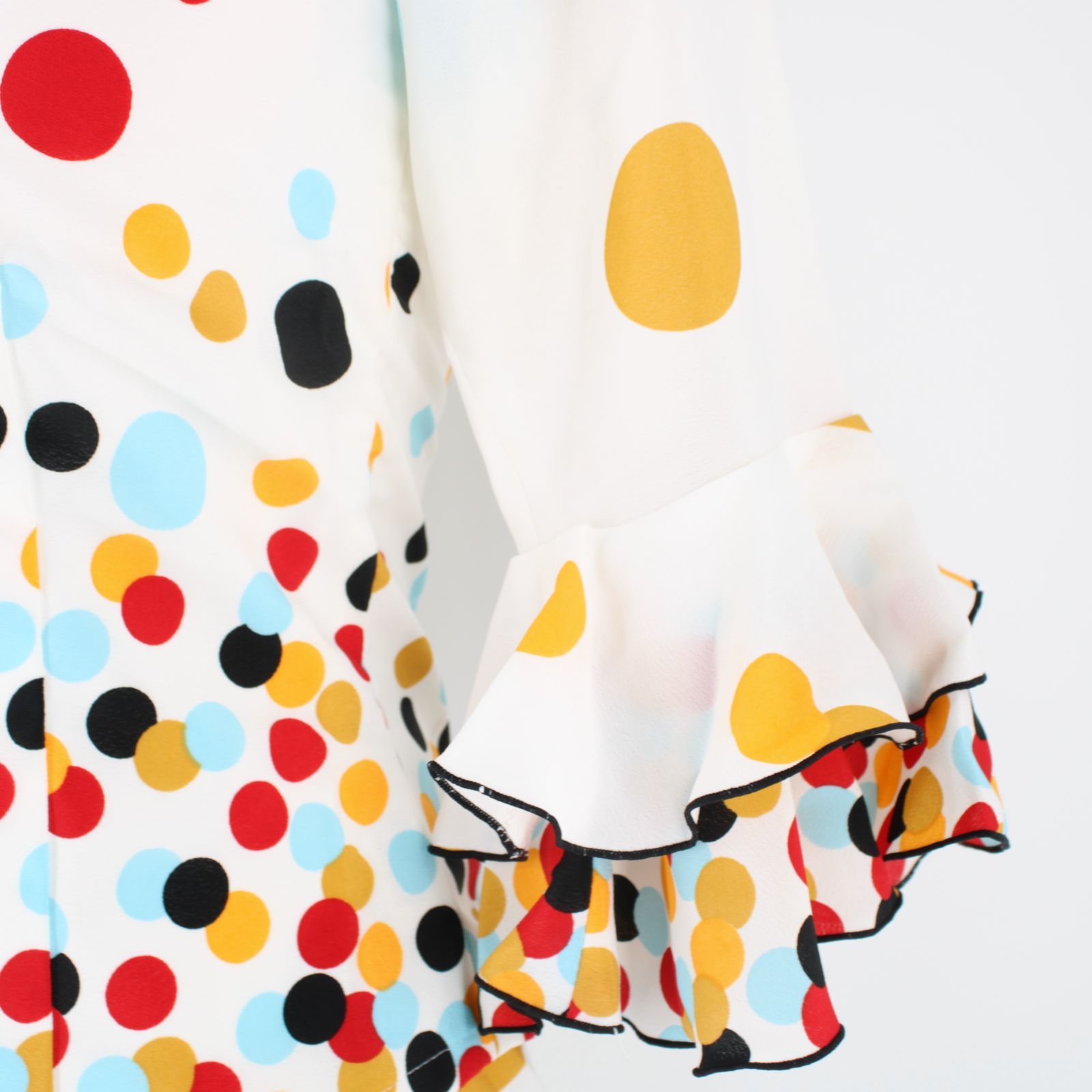【美品 フラメンコ衣装】ホワイト＆花柄 Naomi Collection セット 美品 フラメンコ衣装】ホワイト Naomi collection ナオミ
