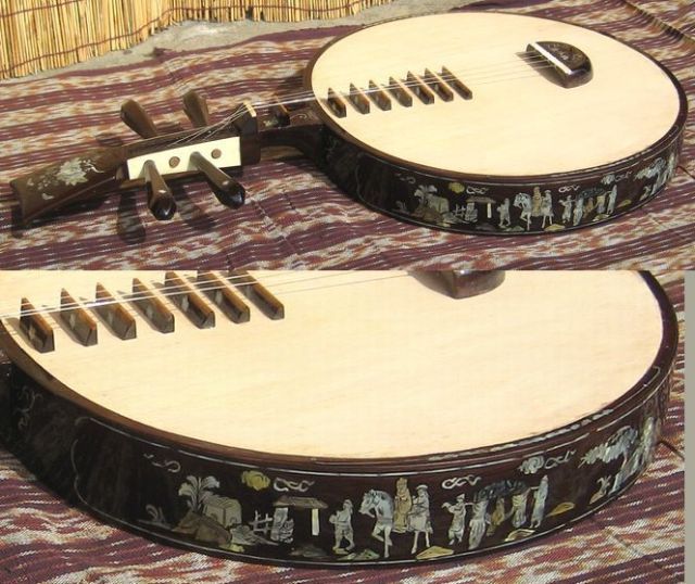 ダン・トゥ〜螺鈿装飾〜〈ベトナム民族楽器 弦楽器 月琴〉 ダン