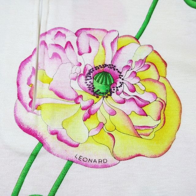 美品 レオナール LEONARD 花柄 カットソー Tシャツ 半袖 クルーネック フラワープリント コットン トップス サイズM ホワイト系 レディース