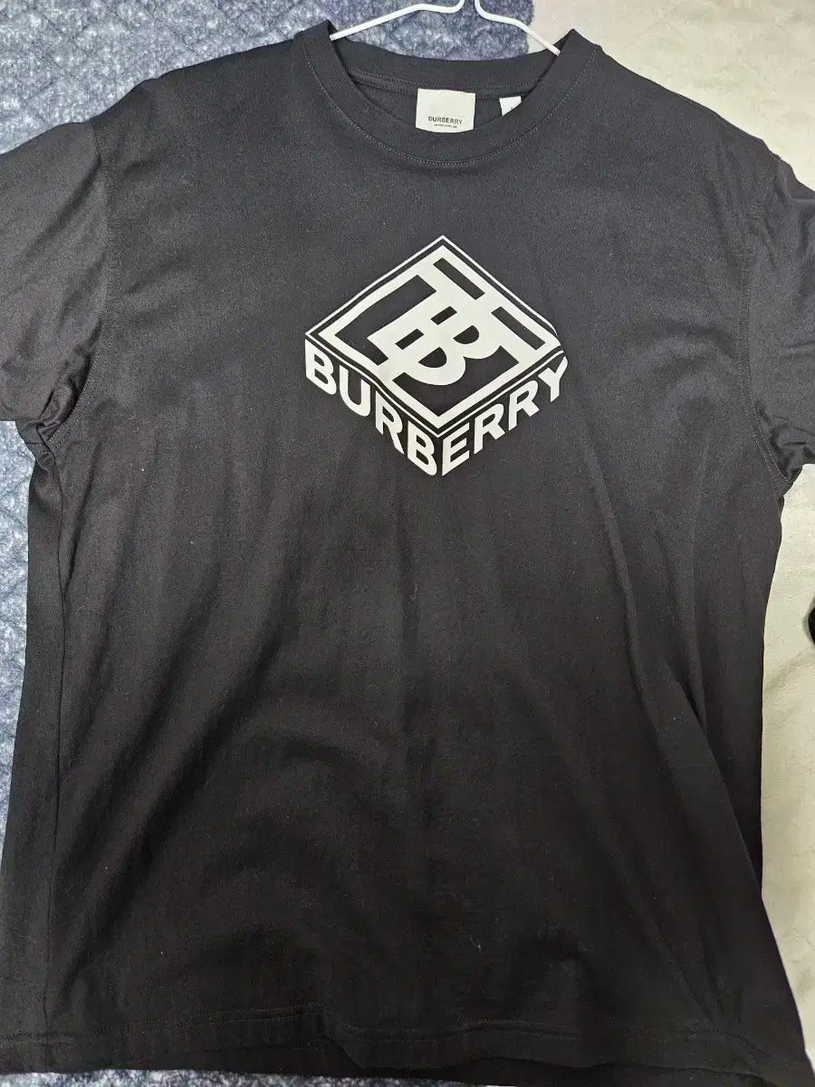 雷市場（ポンジャン）商品韓国直送】 BURBERRY(バーバリー ) Tシャツ S 