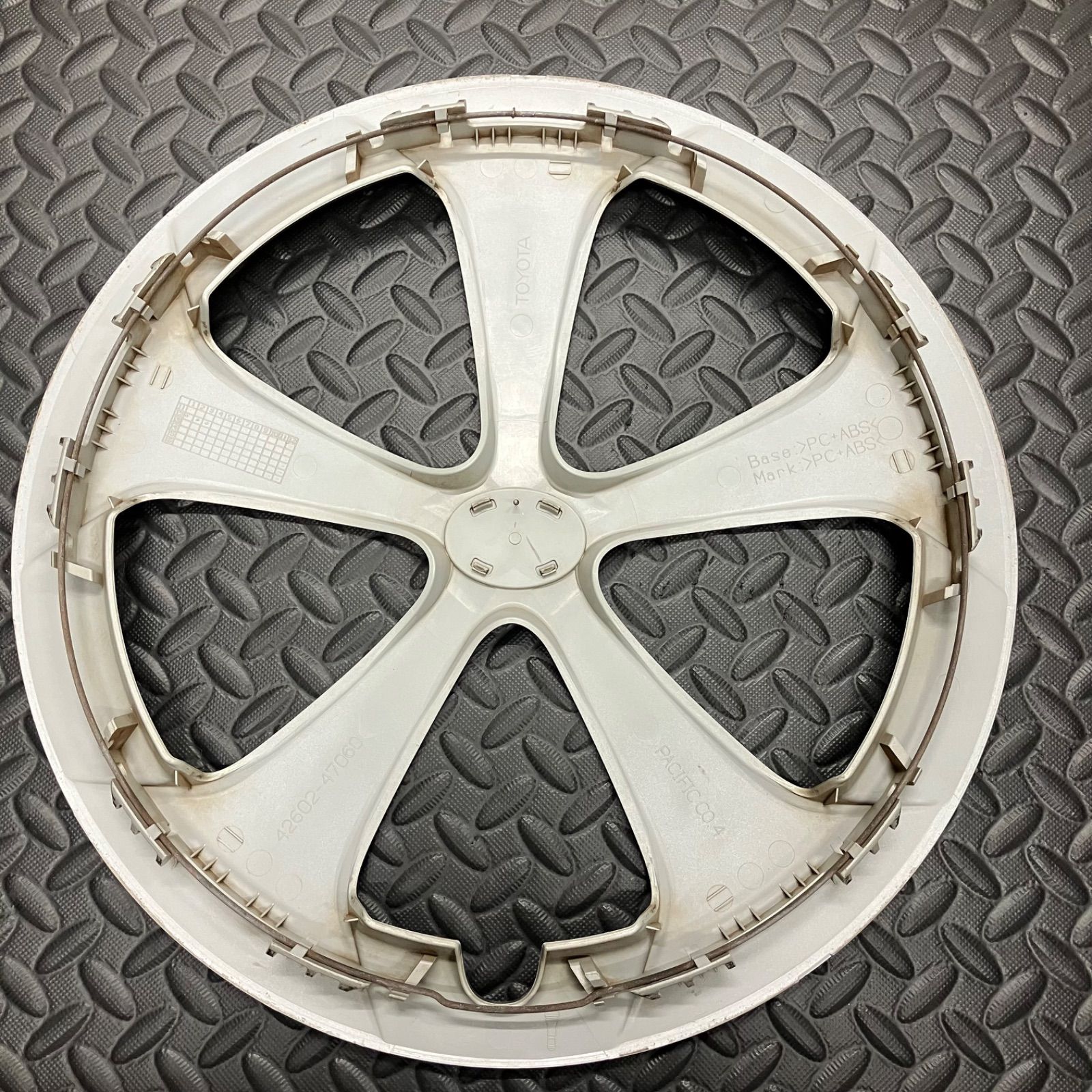 トヨタ TOYOTA 30系 プリウス 純正ホイールキャップ 15インチ ホイール