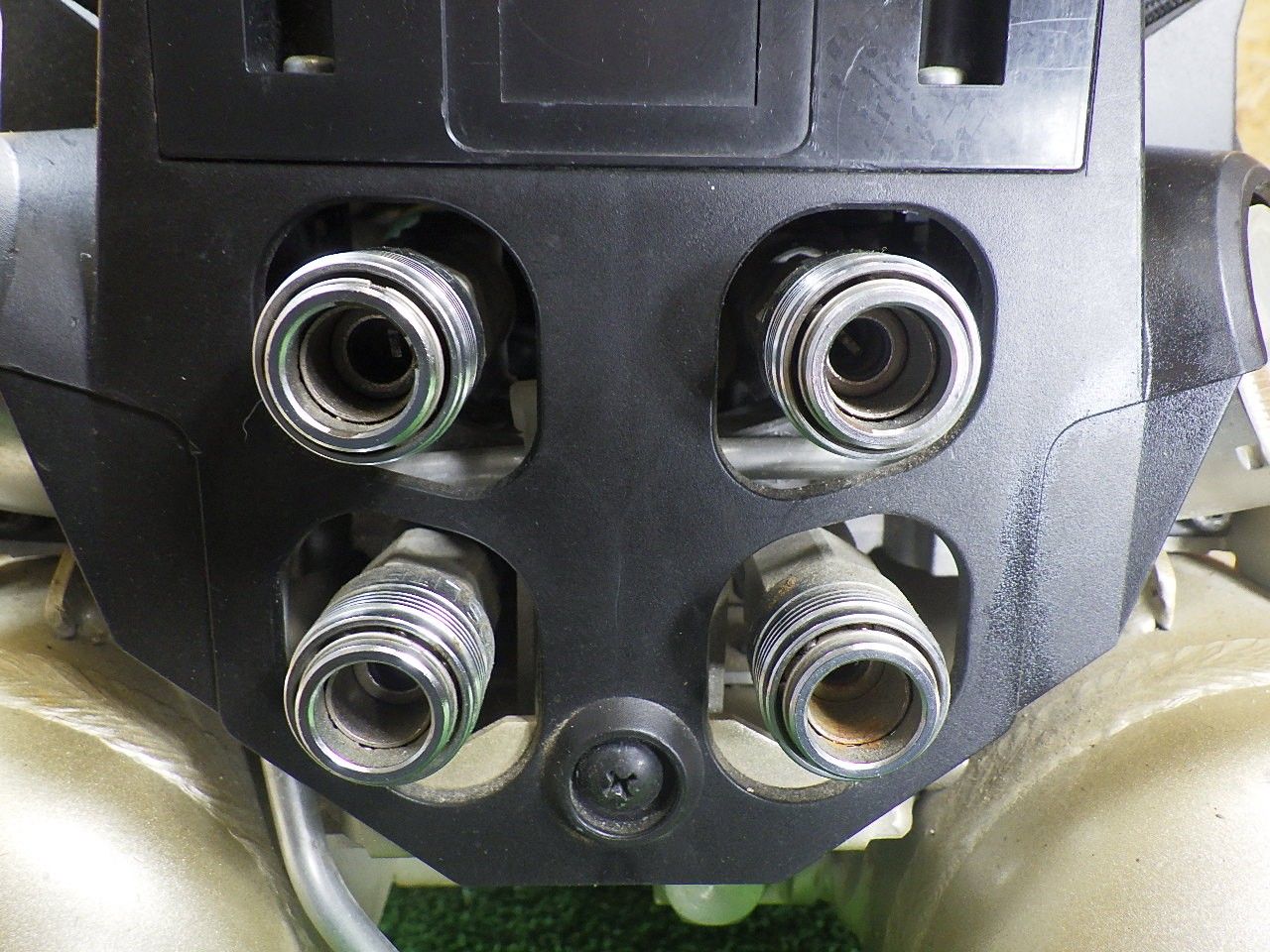 満タンまで約3分40秒 MAX 高圧エアコンプレッサ AK-HH1110E 高圧 4口 シール剥がれあり 持ち運び楽 品