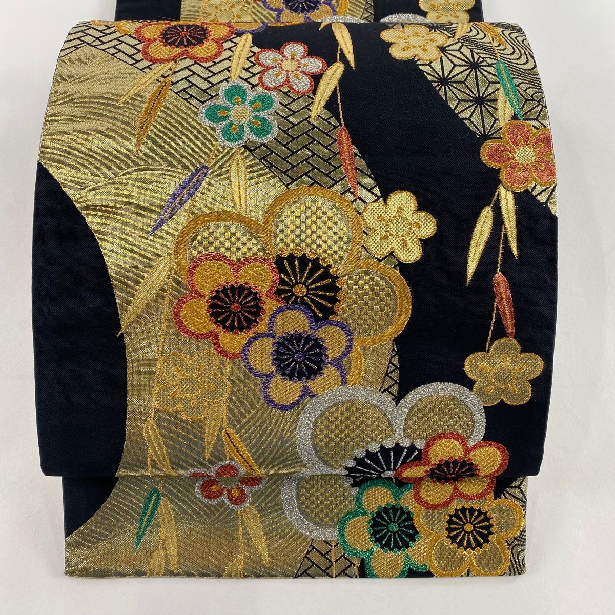袋帯 秀品 梅 麻の葉 箔 金糸 黒 六通 正絹