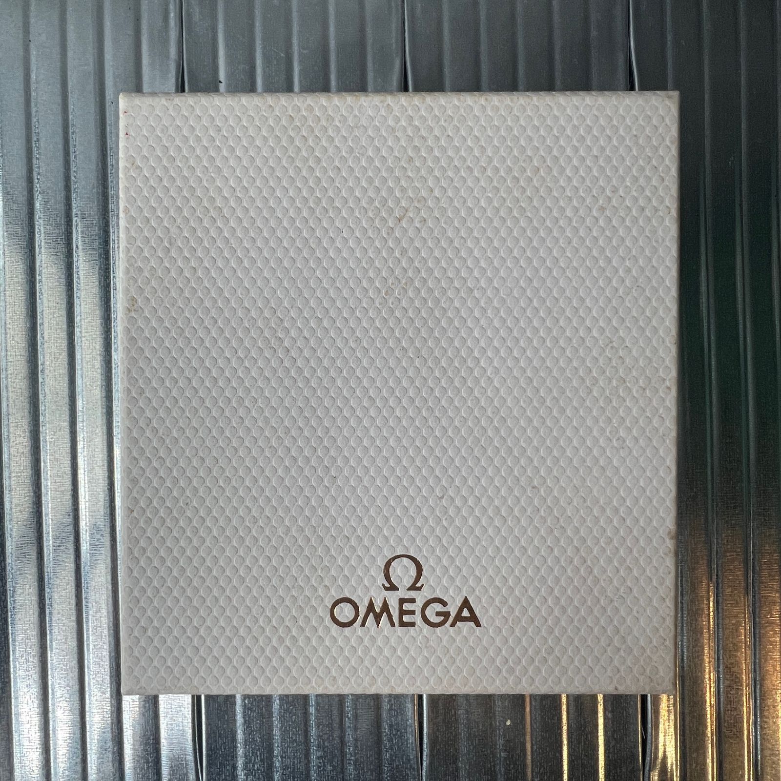 OMEGA オメガ 時計 ケース 空箱 BOX 外箱付 グレー クッション