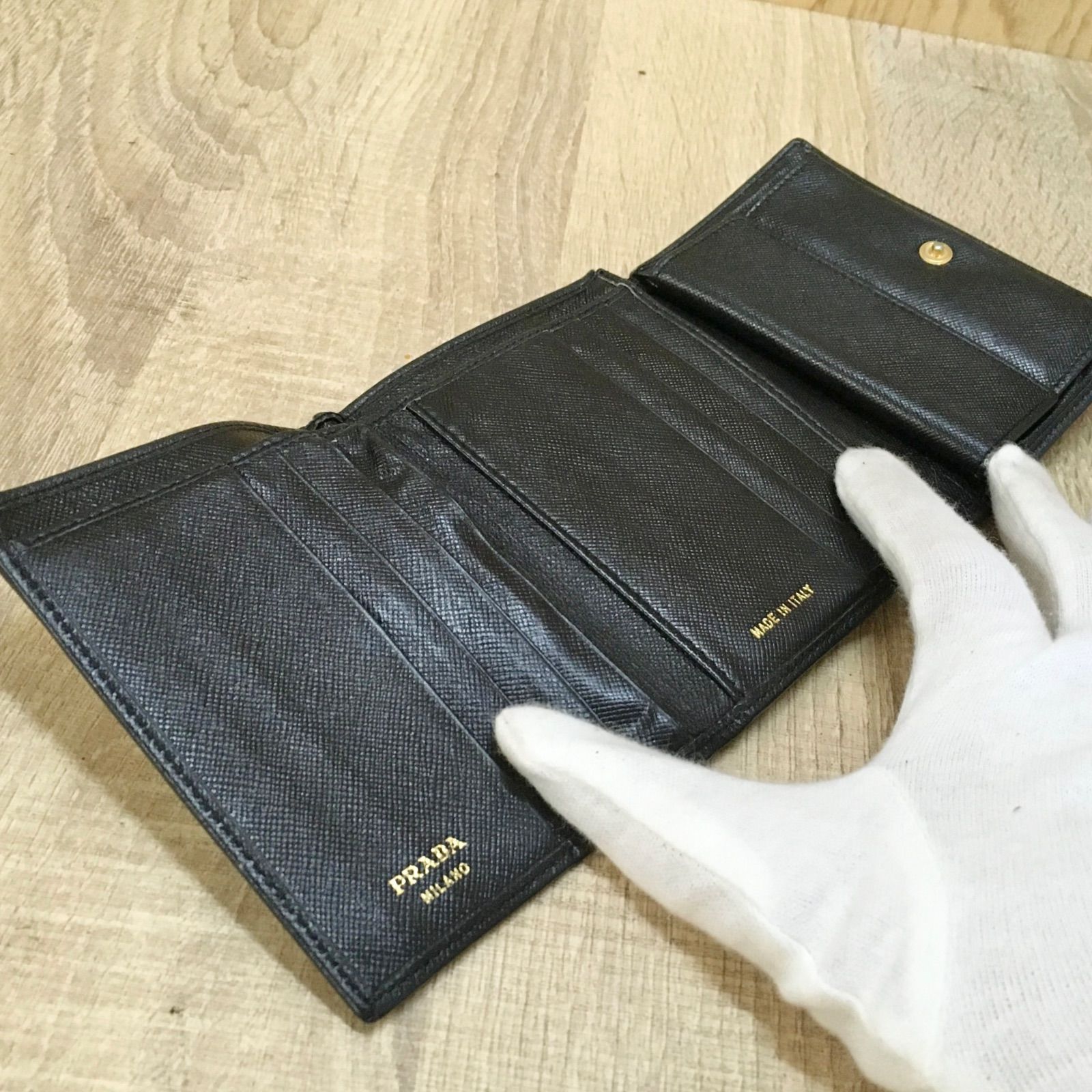 KS SHOPさん専用　　PRADA財布 KS SHOP 様専用 PRADA プラダ 三つ折り財布 三角プレート