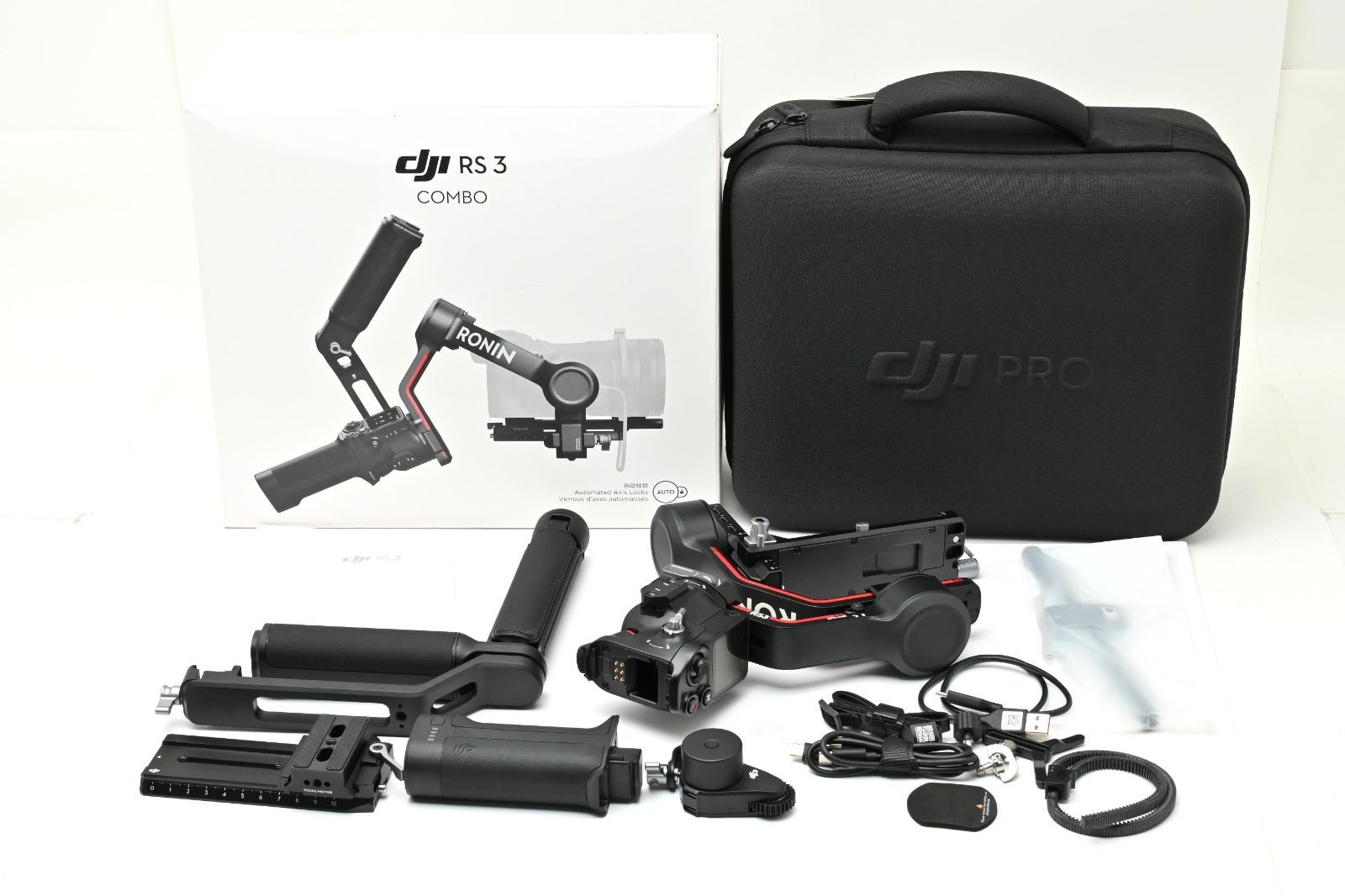 超 DJI RS 3コンボ 3軸ジンバルスタビライザー Canon|Sony|Panasonic|Nikon|Fujifilm製一眼レフ＆ミラーレスカメラ向け 積載量3 kg 自動軸ロック 1.8インチOLEDタッチ画面 フォーカスモーター