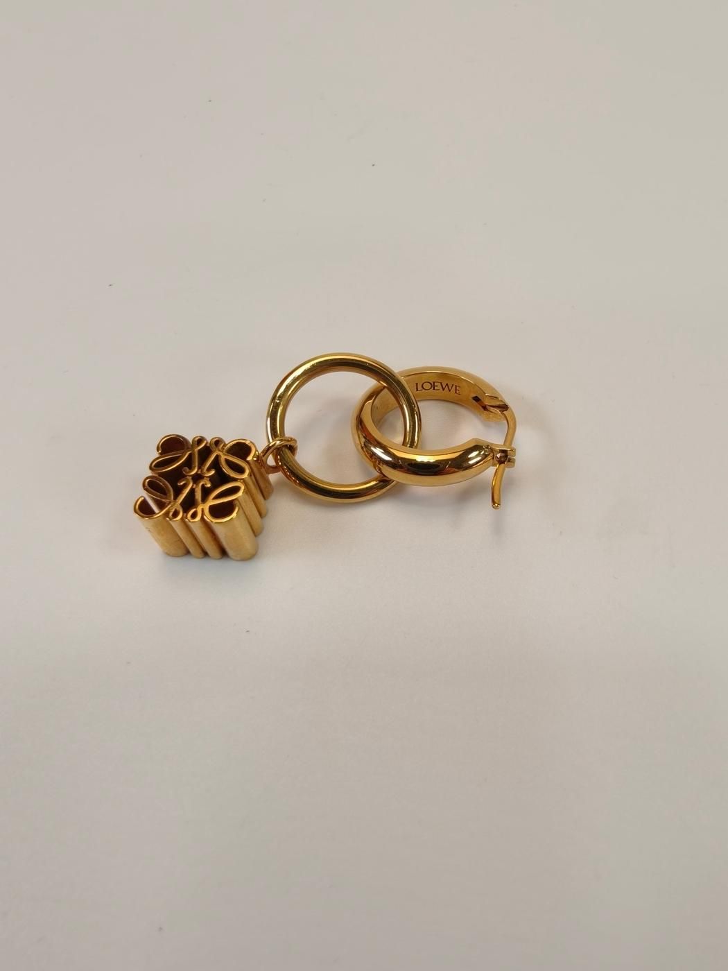 ロエベ/ LOEWE アナグラム アシンメトリック ピアス LOEWE ロエベ アナグラム ピアス アシンメトリック ゴールド 管理番号