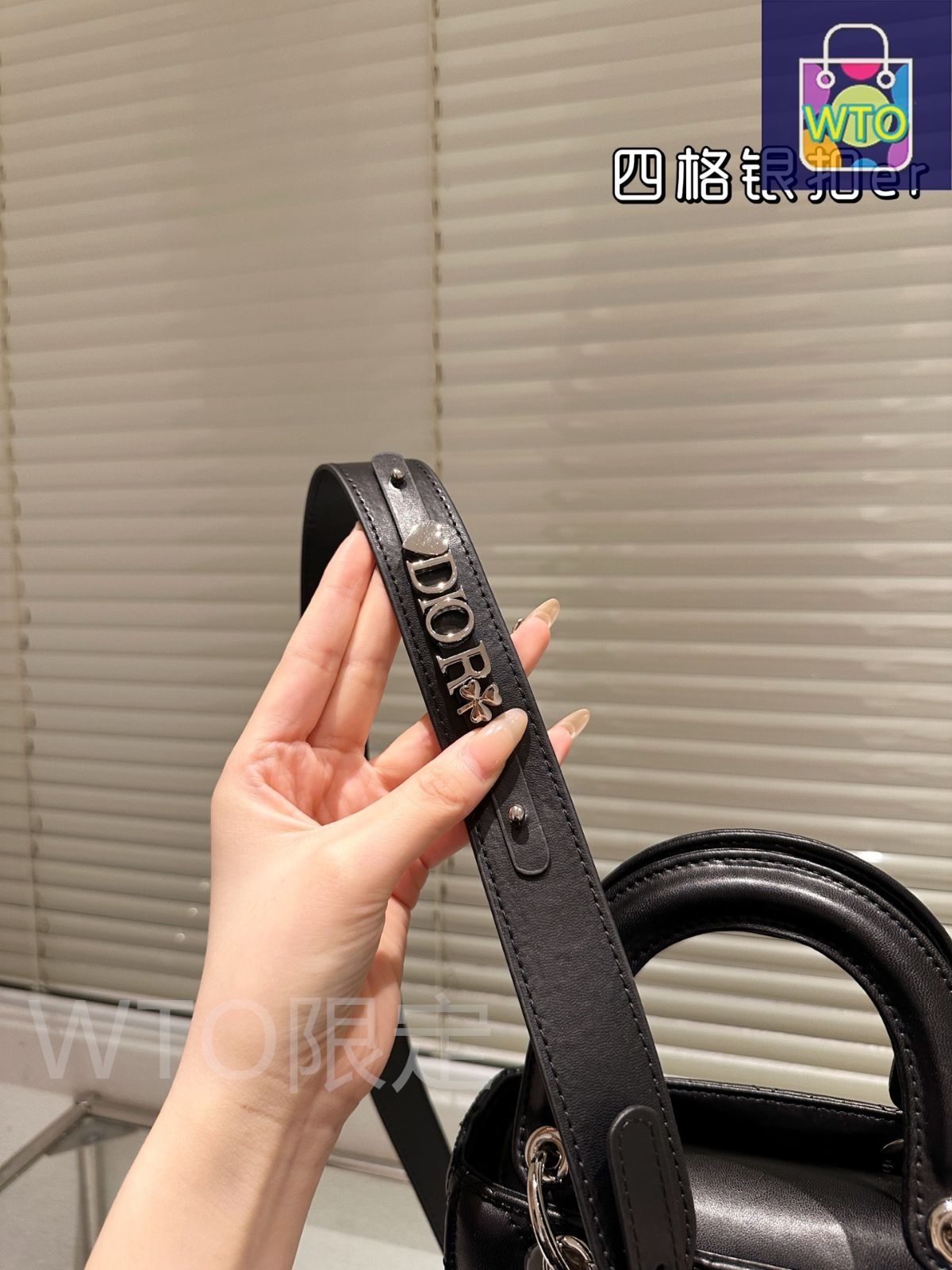446 【美品】Dior 時計　レディース　バギラ　ブラックムーン　箱付き 今日特価】Dior Lady Dior Lambskin Bag with Foldable Gift Box