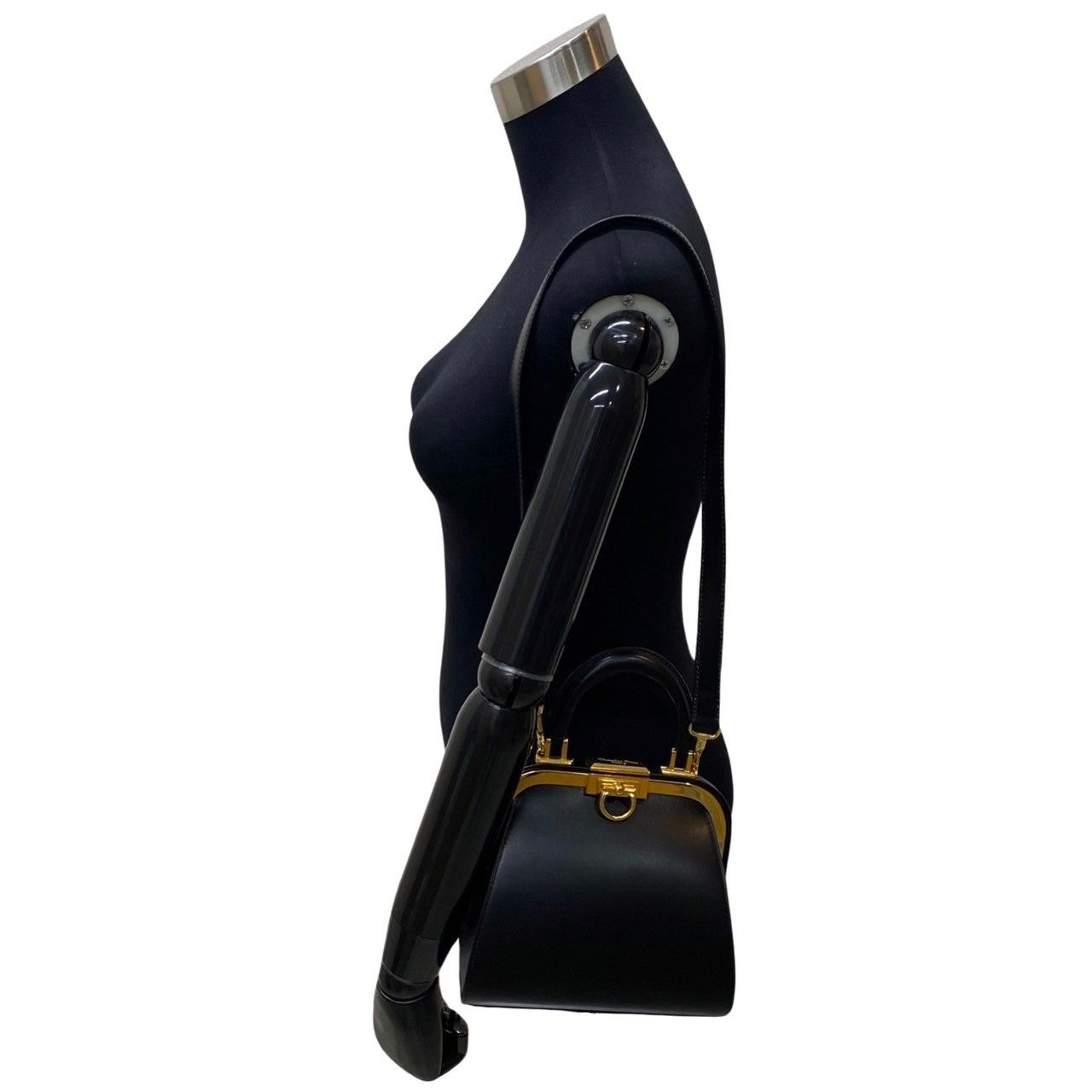 極美品 クリスチャンディオール レザー ショルダーバッグ 2way ロゴ金具 黒ベルト調整可能大容量
