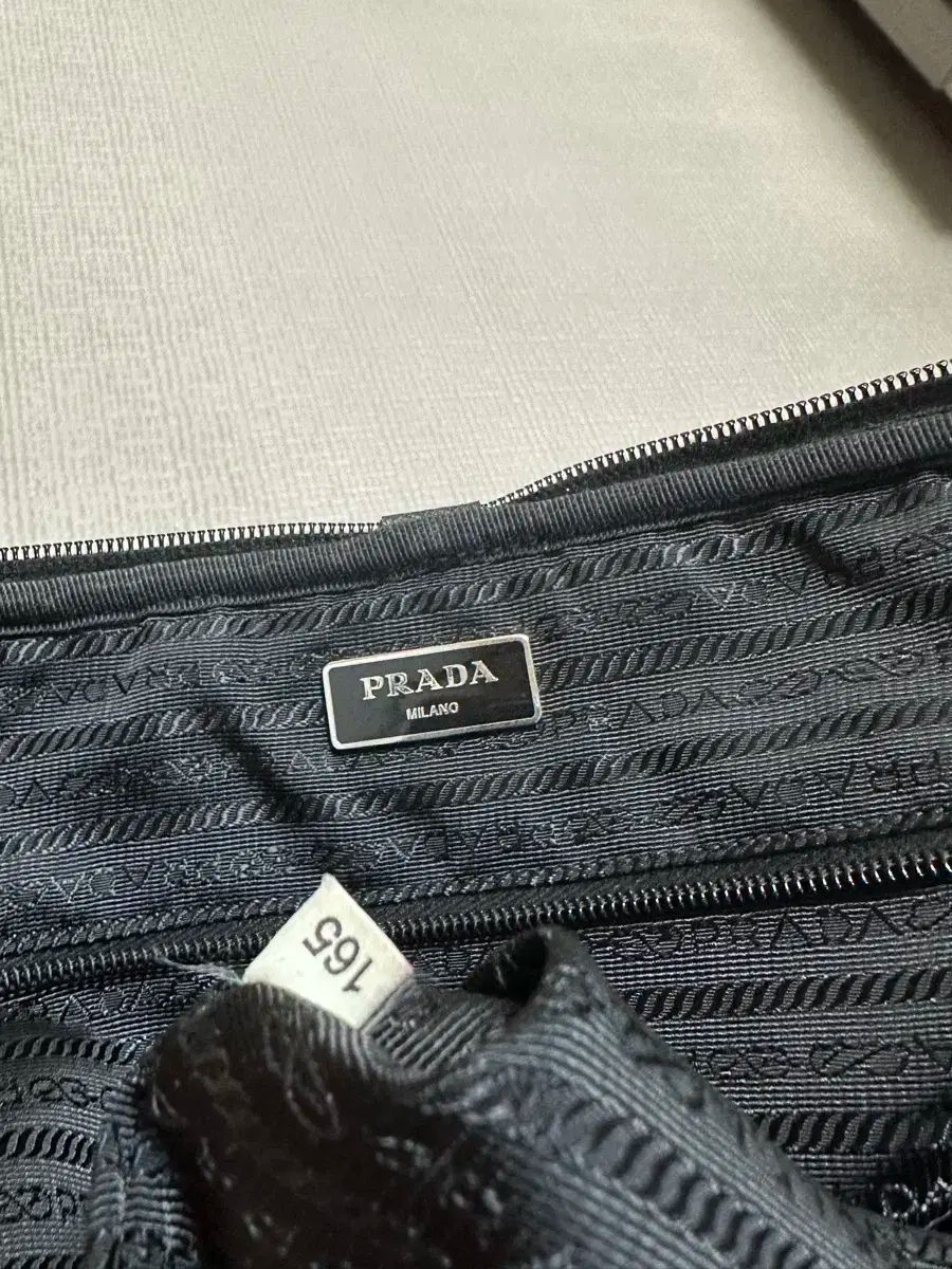 美品 フェンディ セレリア A4可 2室 シボ革 チャーム付き ブリーフケース 美品 フェンディ セレリア A4可 2室 シボ革 チャーム付き