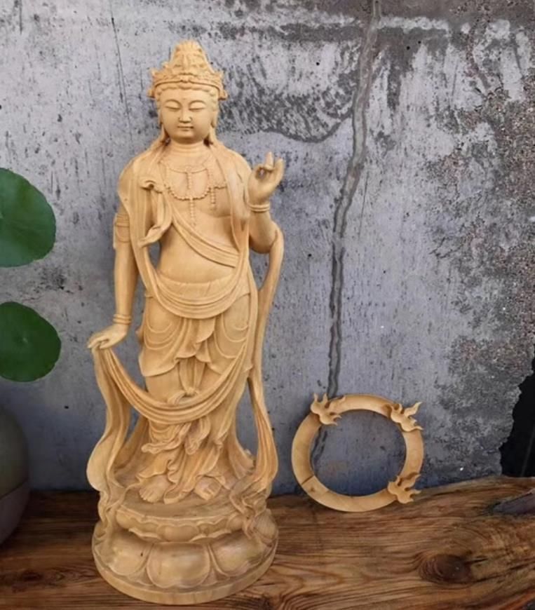稀少 上の木彫 仏教美術 精密彫刻 仏像 手彫り 上品 大勢至菩薩像