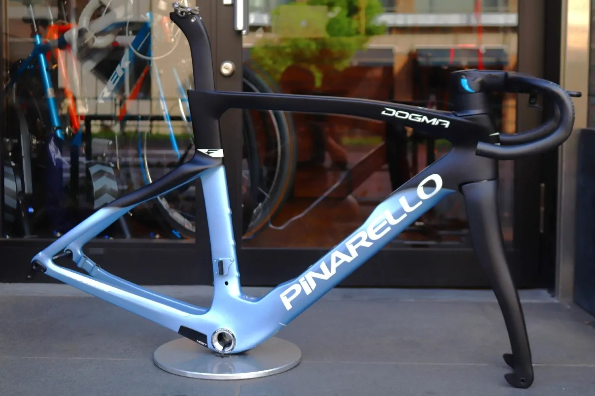PINARELLO DOGMA F8 カーボンドライにて修理歴あり PINARELLO DOGMA F8