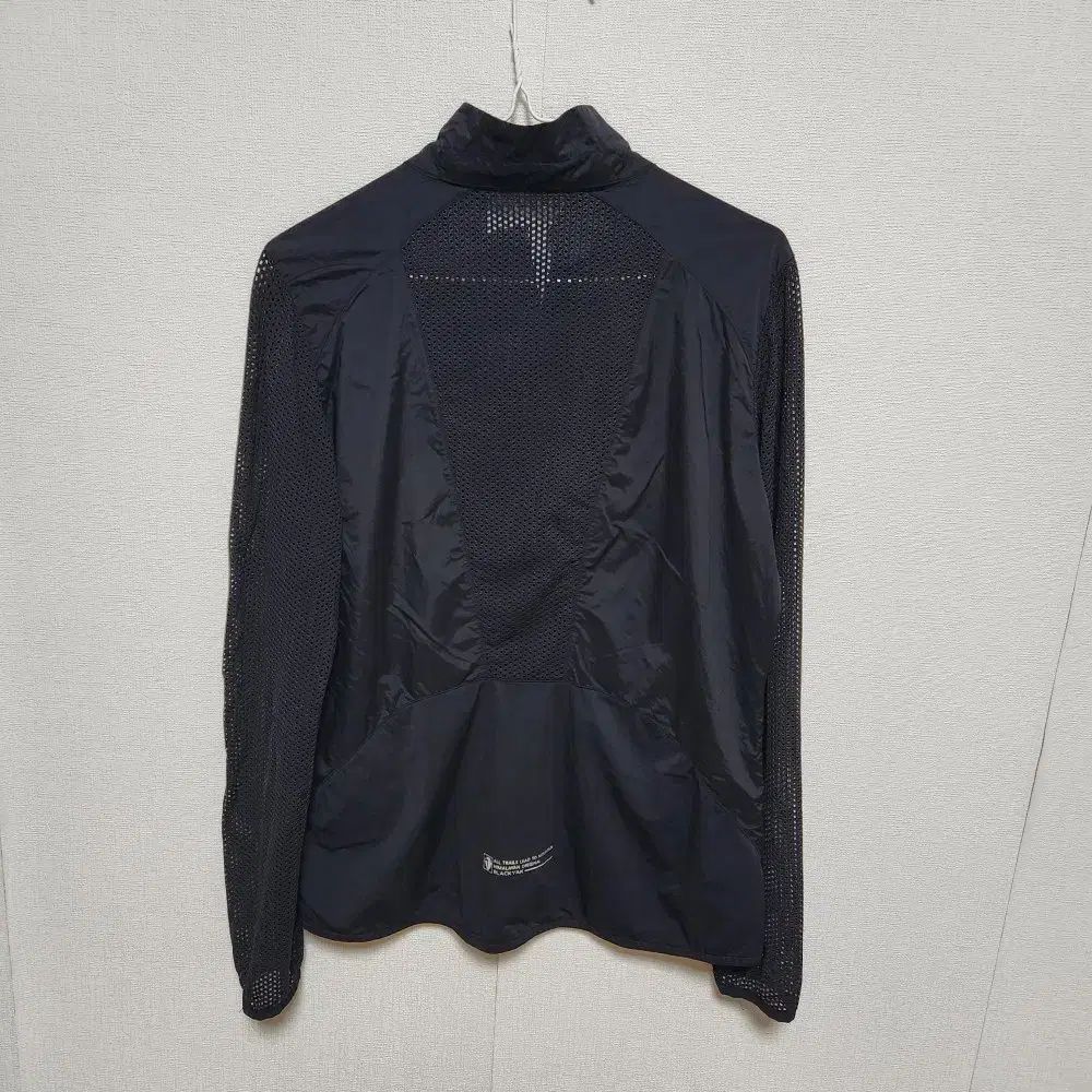 韓国発★新品 BLACK YAK ブラックヤク スポーツウェア トップス M 韓国発☆新品 BLACK YAK ブラックヤク スポーツウェア トップス M