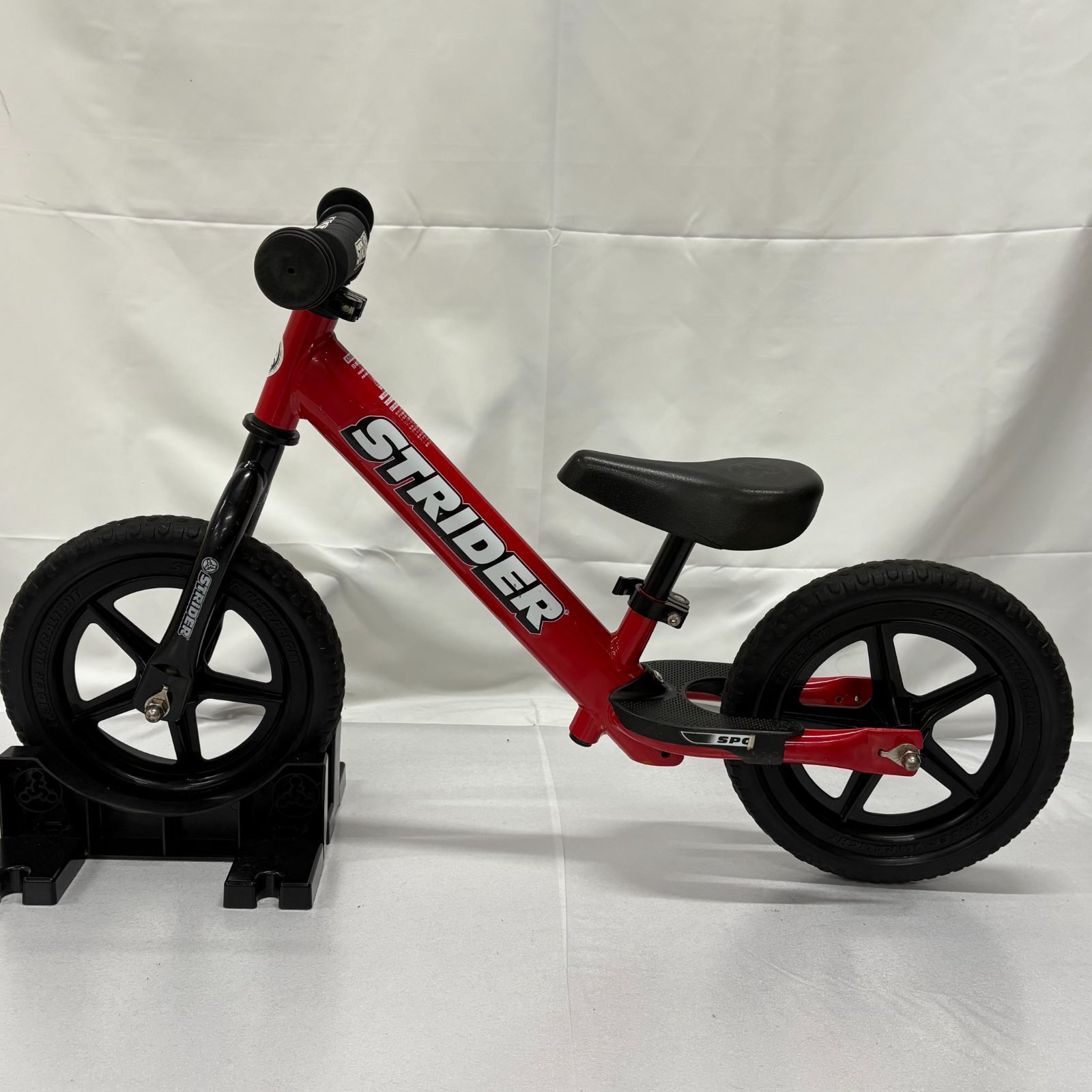 【極美品】STRIDER バランスバイク 赤 極美品】STRIDER バランスバイク 赤