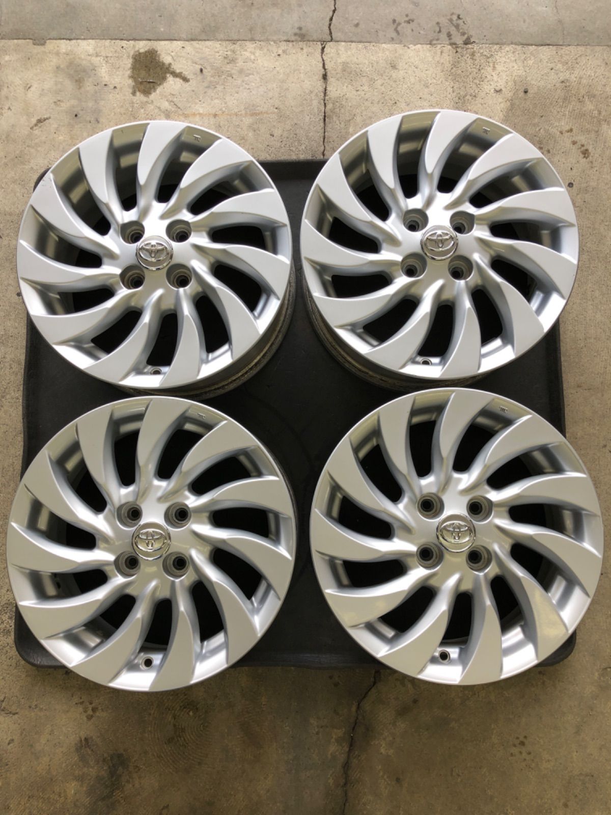 TOYOTA　ｂＢ　純正　15×6J ET40 PCD100 4H 4本　人気の商品　シエンタ　カローラ　トヨタ　コンパクトカー　に是非！ トヨタbB純正 15インチ 6J 4穴 PCD100 +40 175⁄65-15