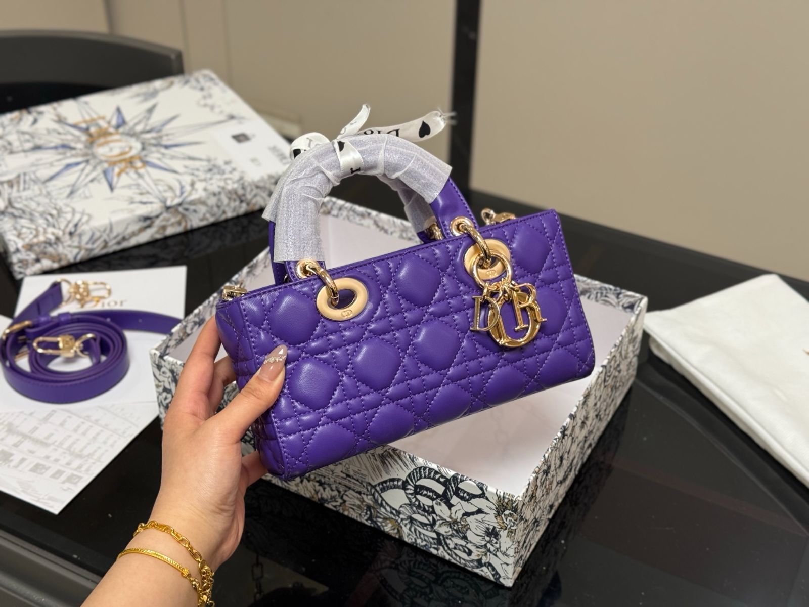 【可憐な上品パープル♡美人度を格上げ】DIOR ハンドバッグ 今日特価】Dior Lady Dior East-West Bag / ディオール レディー