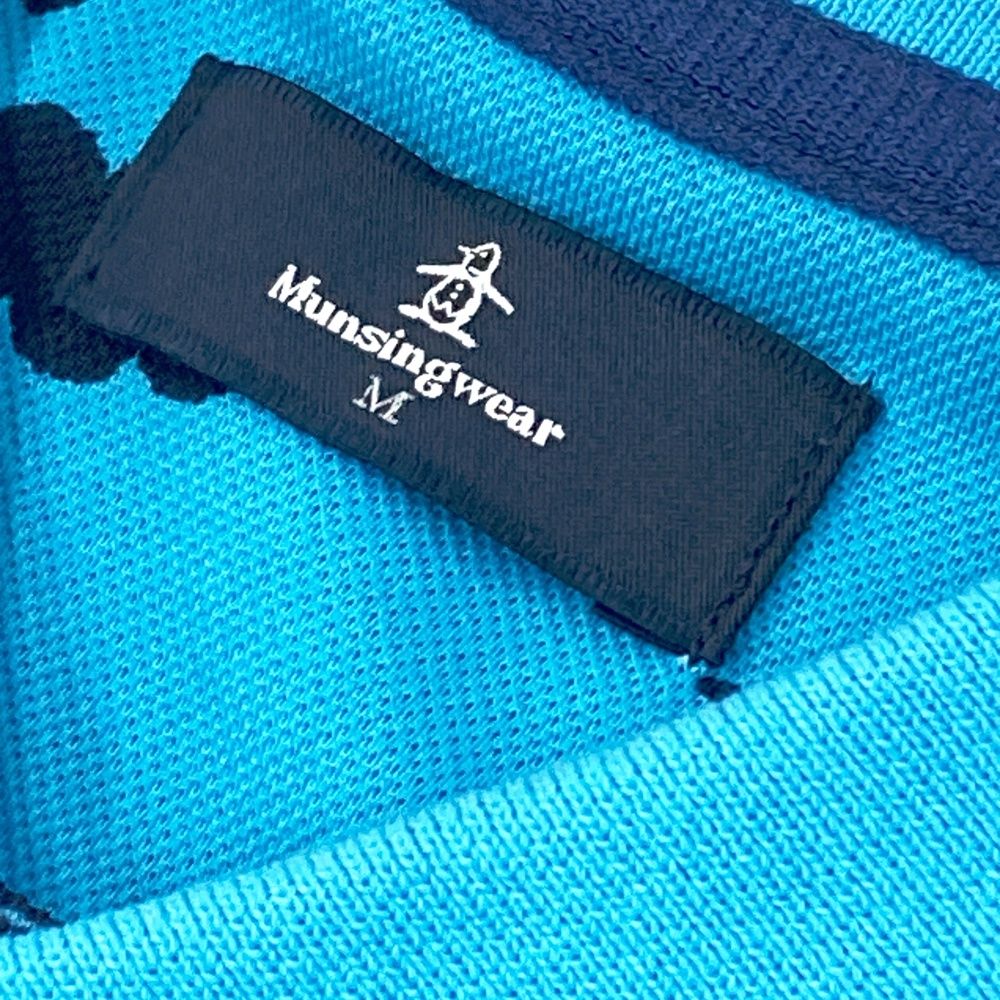 サイズ：M MUNSING WEAR マンシングウェア  半袖ポロシャツ ペンギン総柄 ブルー系 [240101456221] ゴルフウェア メンズ ストスト MUNSING WEAR マンシングウェア 半袖ポロシャツ ペンギン総柄