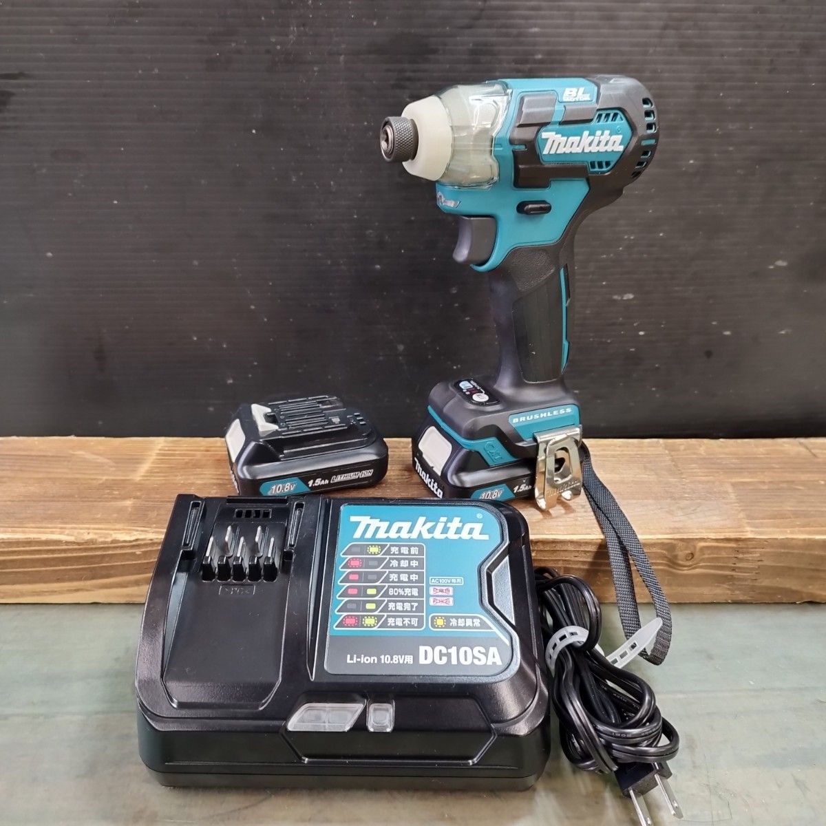 マキタ makita 10.8V コードレスインパクトドライバー TD111DSHX 