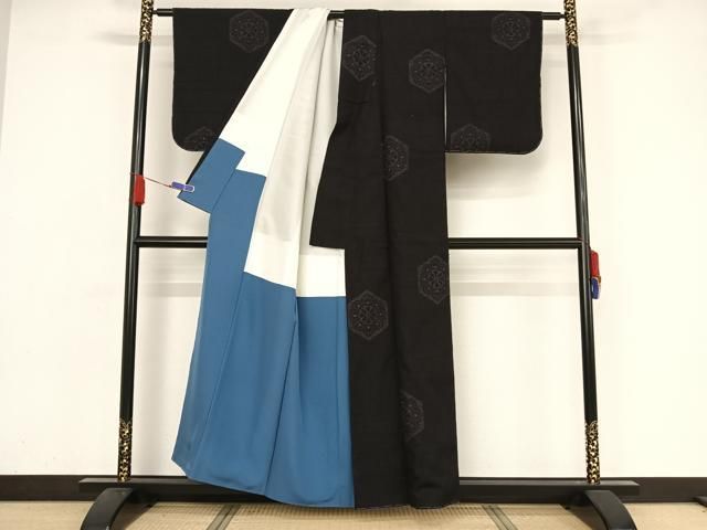 平和屋着物○本場結城紬 重要無形文化財 80亀甲 飛び亀甲 亀甲花文