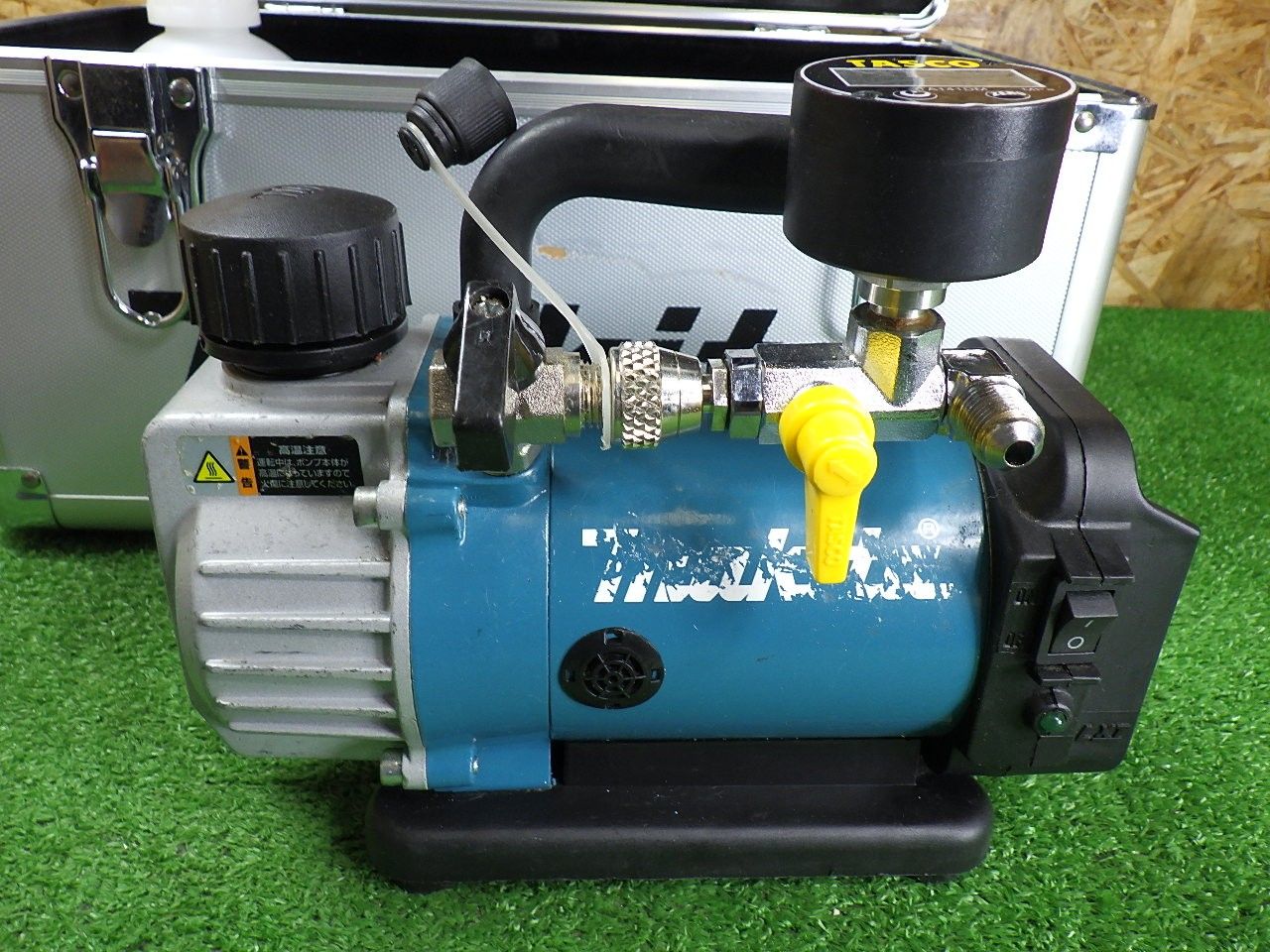 TASCOのゲージ付き マキタ 充電式真空ポンプ VP180D 本体 ホース 品