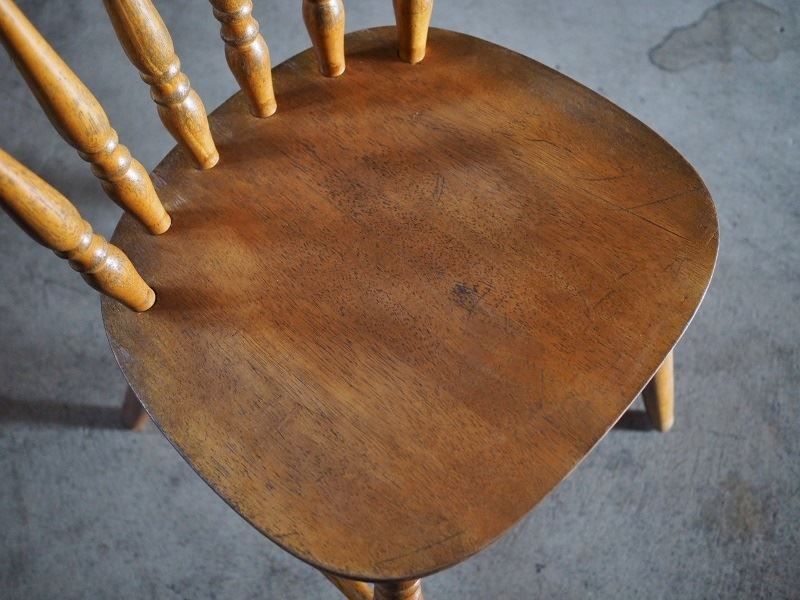 枯れた味わいの木製リビングチェア 古録展