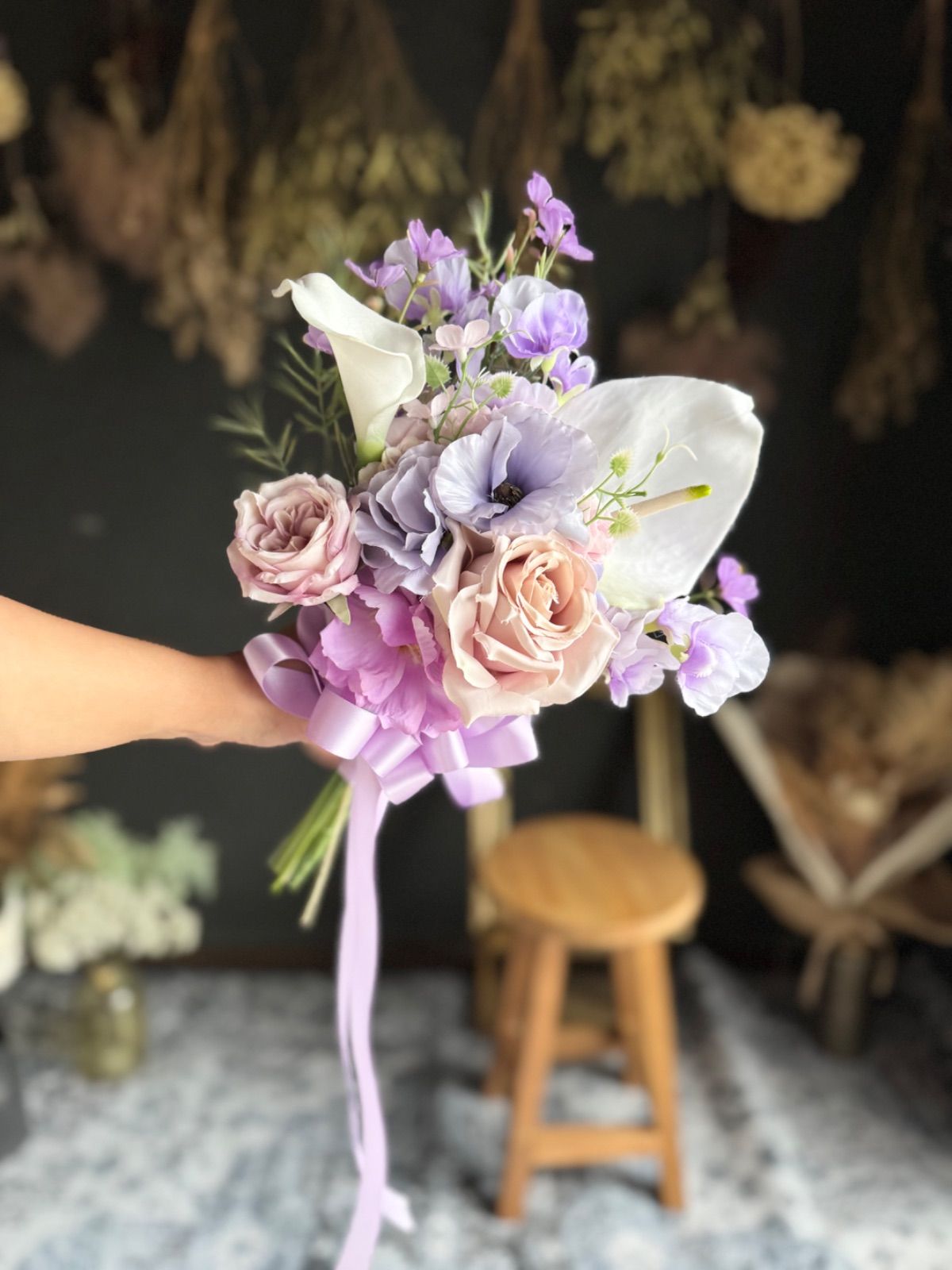 紫×ホワイトクラッチブーケ ブートニア