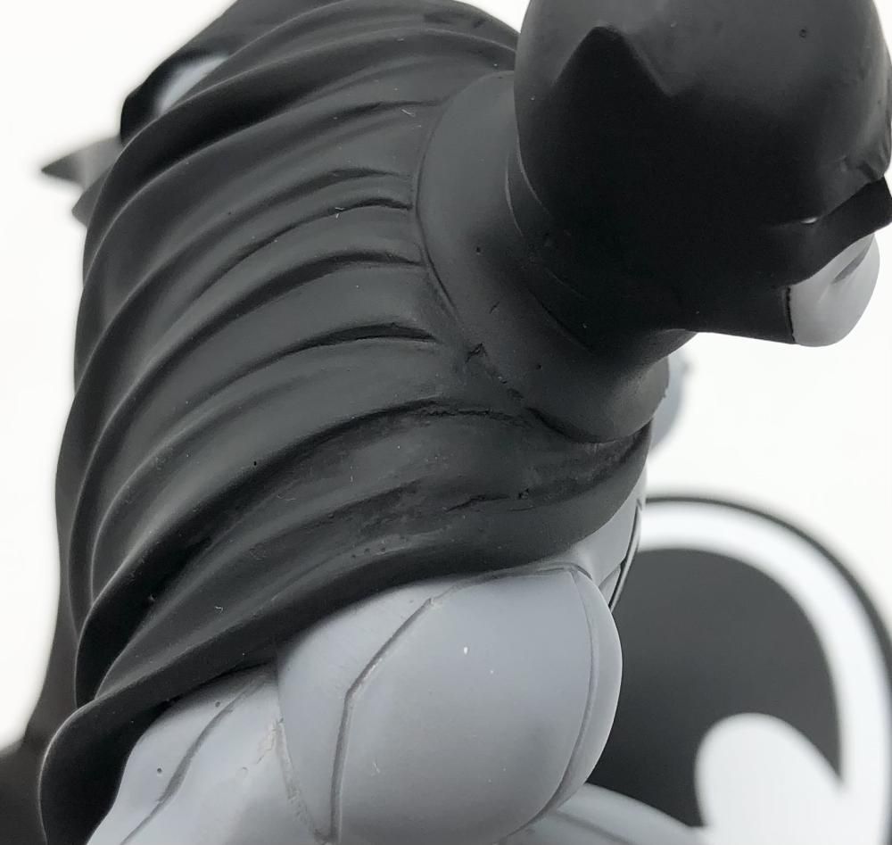 【中古】開封 DCコレクティブルズ バットマン ブラック＆ホワイト スタチュー グレッグ･カプロ 2nd エディション[17][240017702180] 中古】開封 DCコレクティブルズ バットマン ブラック＆ホワイト