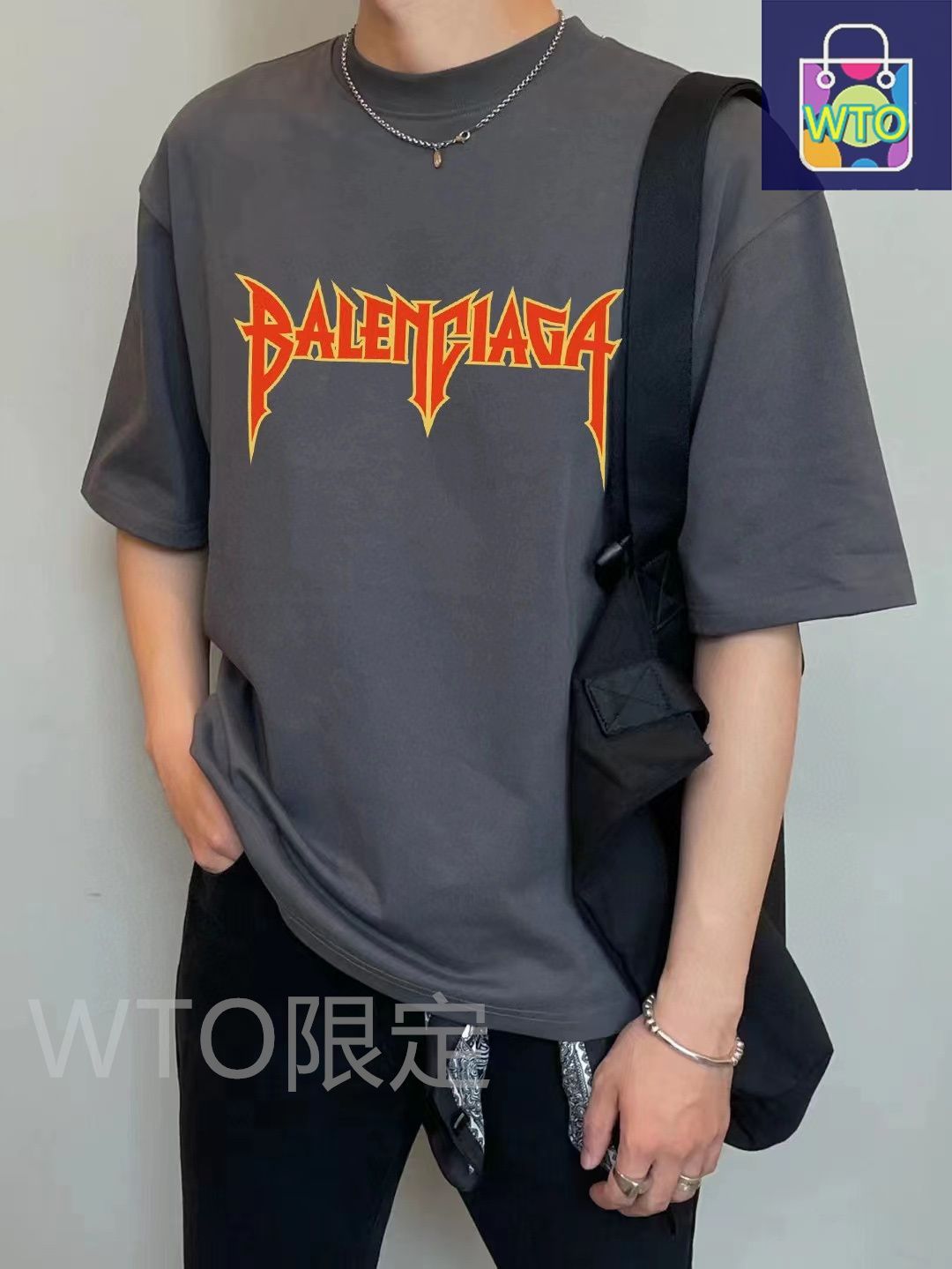 このバレンシアガのコラボレーション半袖は 最新のデザインで 炎のアルファベット大ロゴプリントが特徴的です -WTO輸入1