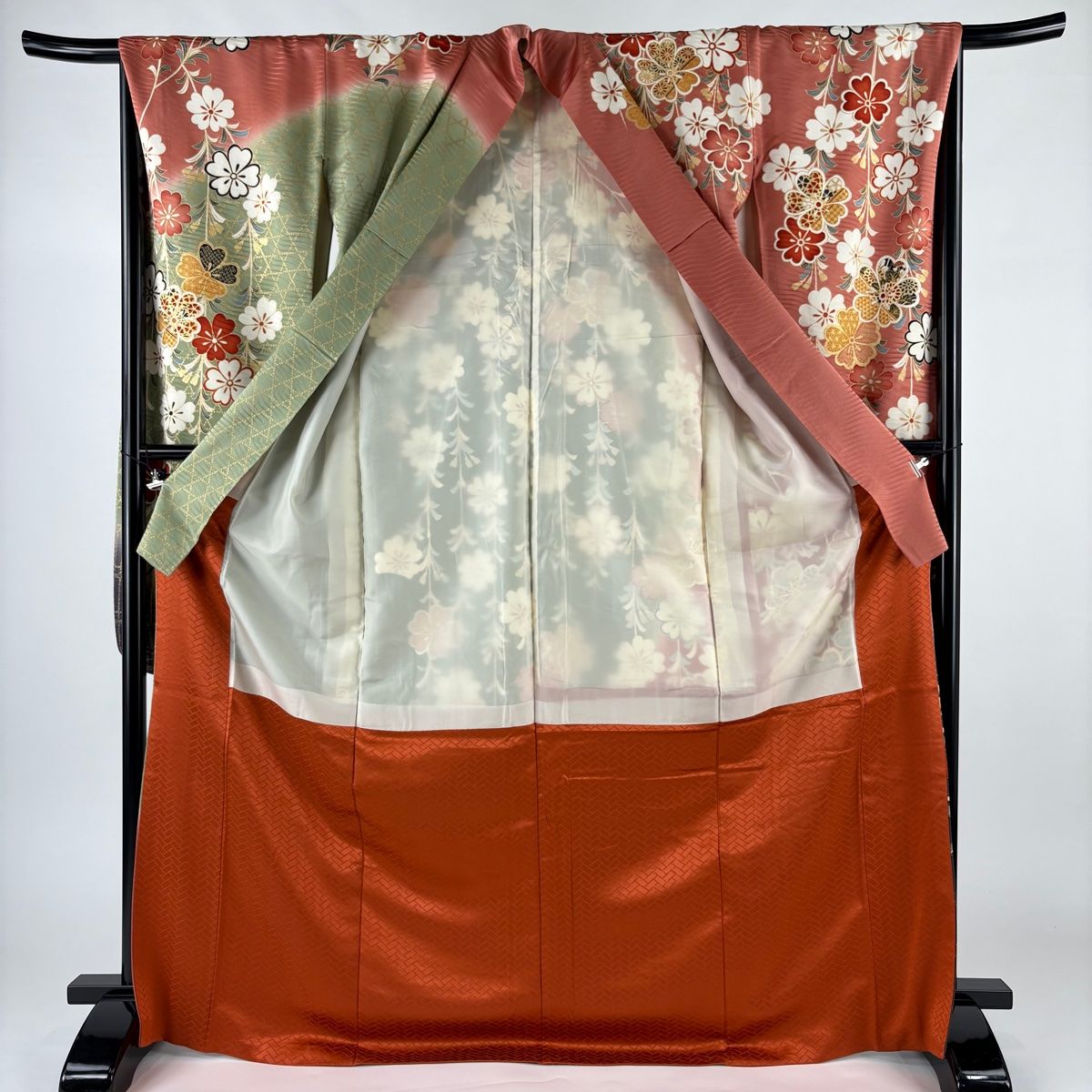 D538 振袖　枝垂れ桜　金彩　黒地　正絹　着物　袷　美品 振袖 身丈173cm 裄丈67cm M 袷 枝垂れ桜 金糸 金彩 ピンク 正絹
