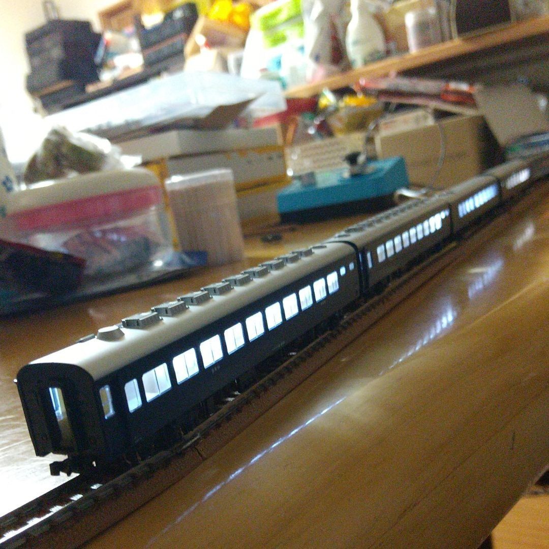 昭和風の青色旧型夜行客車急行8両、KATOの室内灯つき - メルカリ