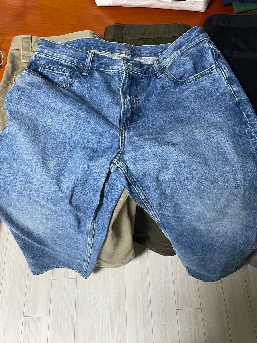 33 UNIQLO(ユニクロ) x jw Kinloch Anderson(キンロックアンダーソン) ストレート ジーンズ