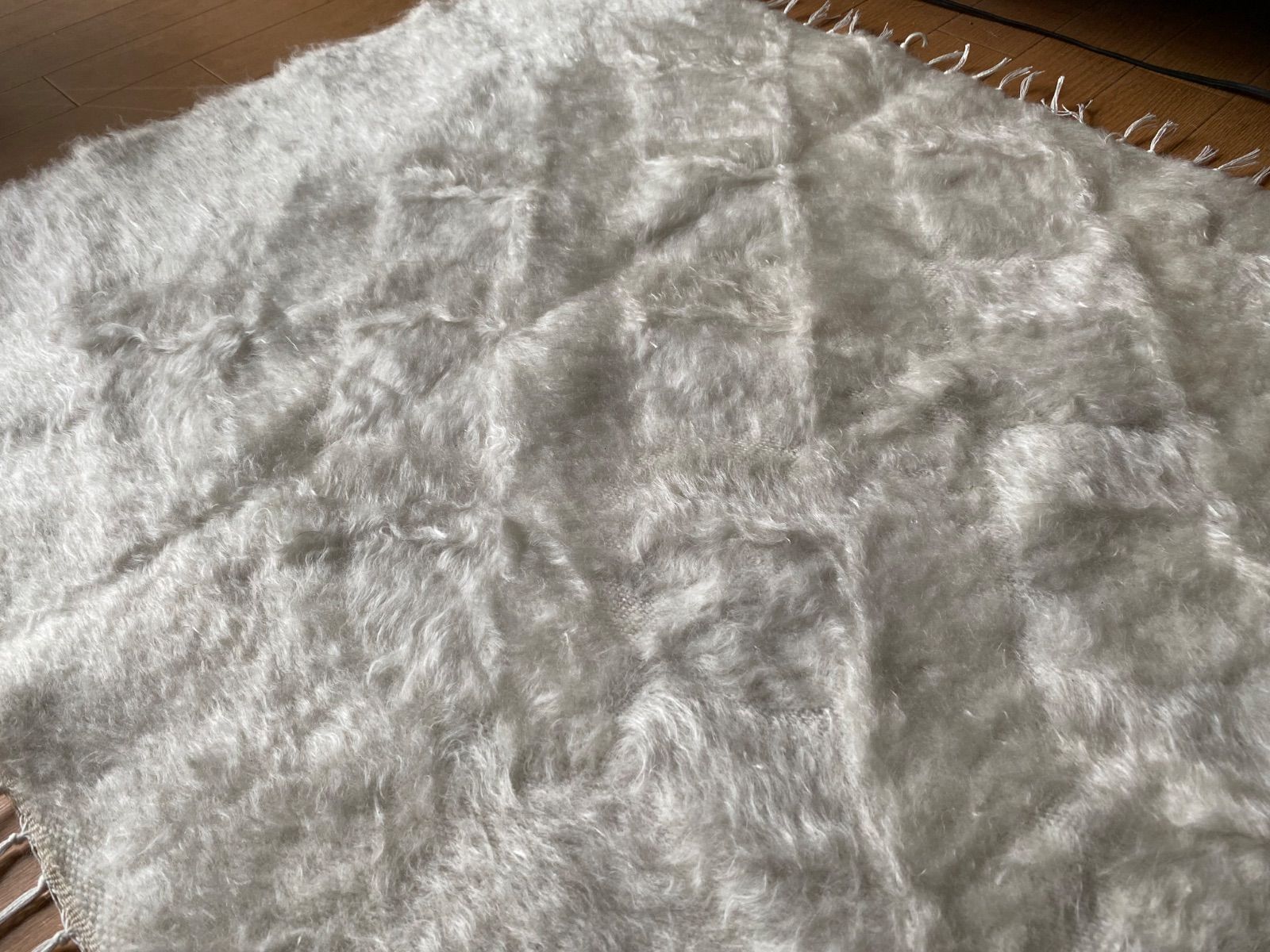 の新しい白ねシイルトバッタニイェ最後の一枚 サイズにもなる大きめの膝掛けサイズ最後一枚につき割引価格お早めに