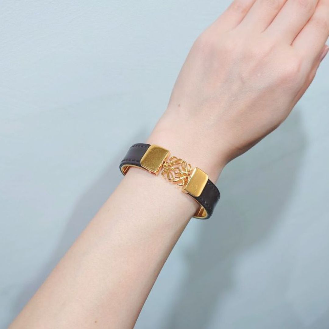 美品✨LOEWE ロエベ　バングル　アナグラム　ゴールド　ブラック　レザー　FS LOEWE 【未使用/美品】ロエベ アナグラム ツイスト バングル