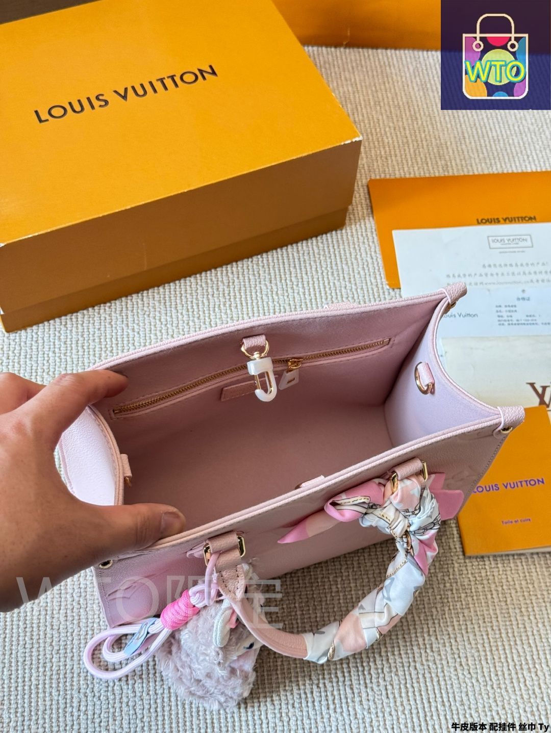 【小旅行や日常使いにピッタリ♪】Louis Vuitton★ハンドバック Louis Vuitton Monogram Canvas Neverfull Pochette Zippered