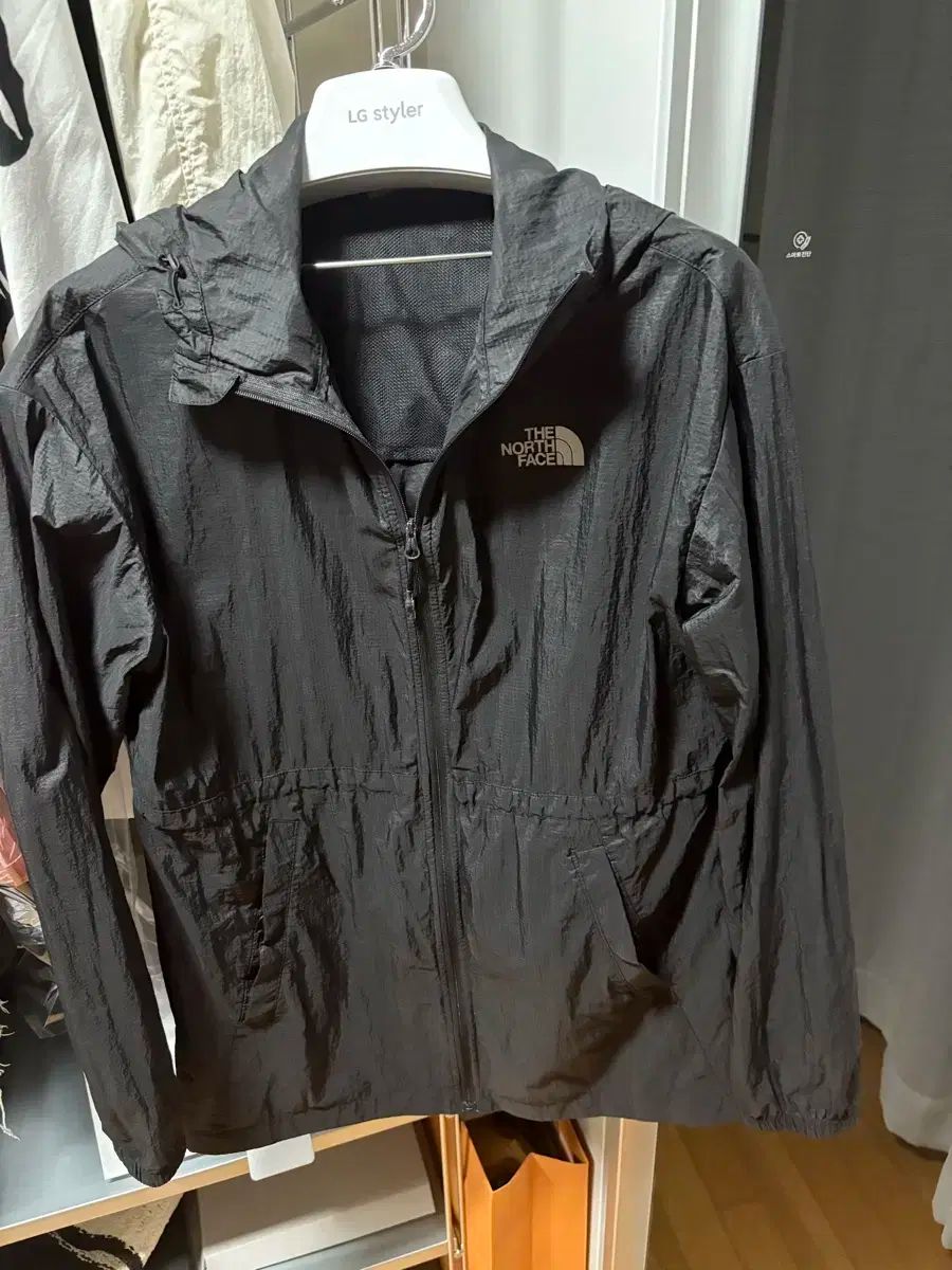 THE NORTH FACE ザノースフェイス ウィンドブレーカー 黒 ジップアップパーカー フード付き
