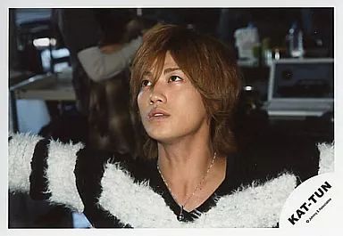 中古】生写真(ジャニーズ) KAT-TUN/赤西仁/横型・バストアップ・白黒