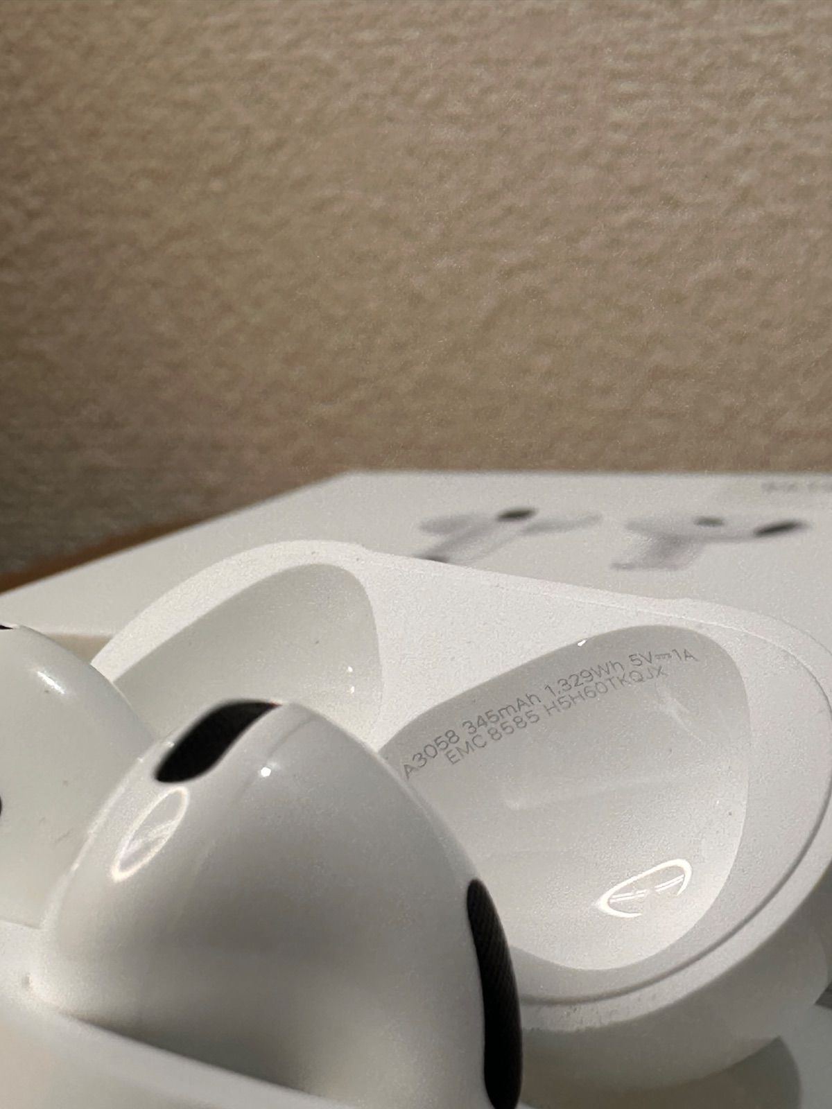 美品】 AirPods 4 ANC非搭載 MXP63J/A TKQJX - メルカリ