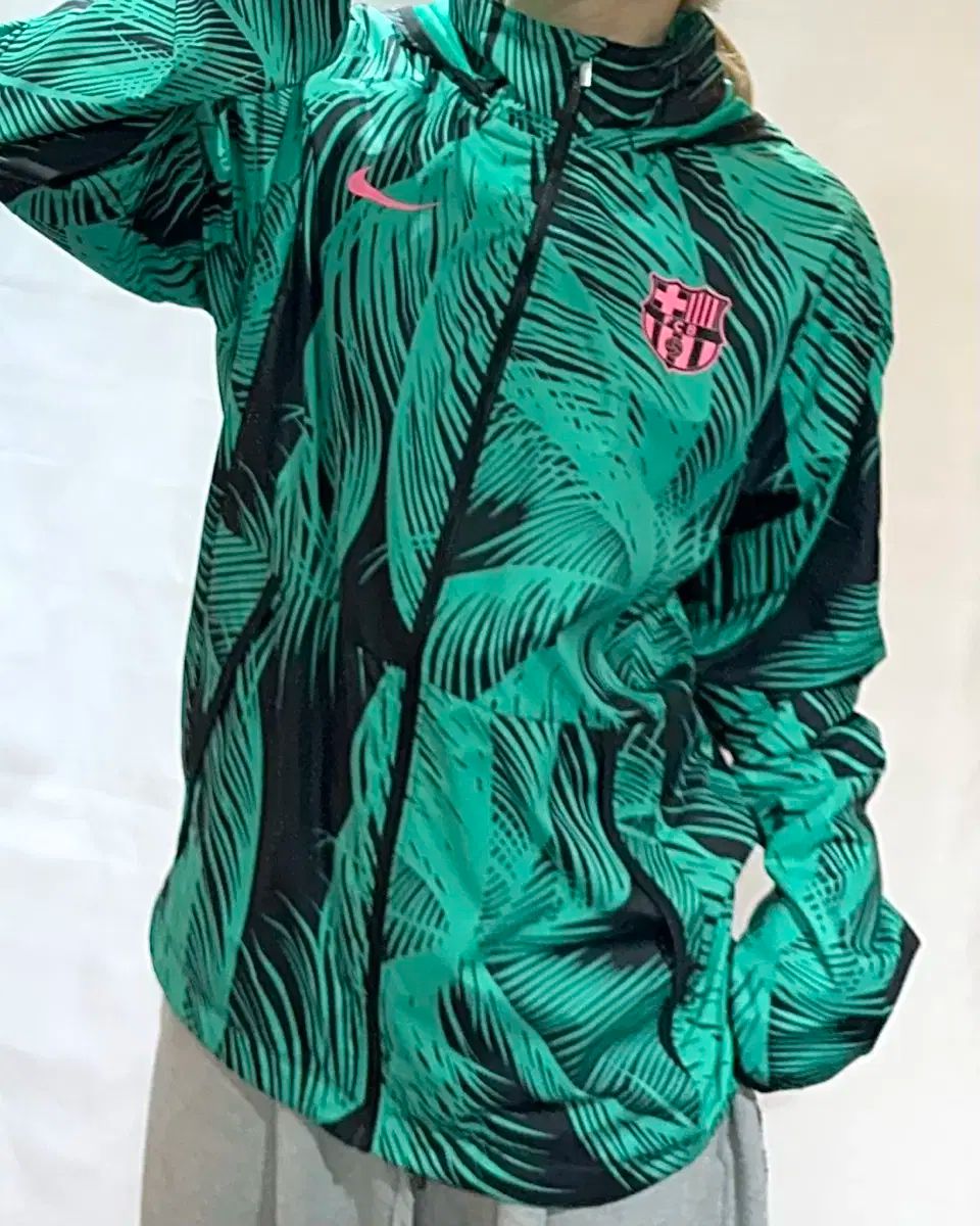 ナイキ バルセロナ 20-21 AWF ウィンドブレーカー