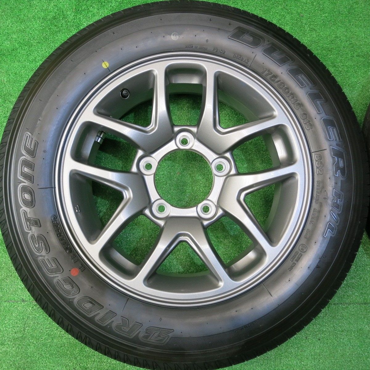 新車外し！25年☆スズキ JB64 ジムニー 純正 175/80R16 ブリヂストン 