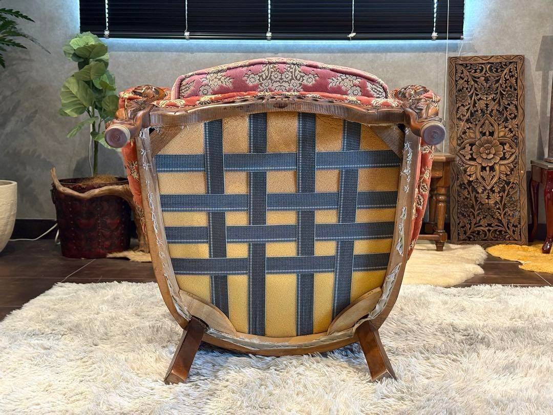 美品　イタリア ロココ様式 金華山チェア 　彫刻 猫脚 鋲打ち ダイニングチェア イタリア ダイニングチェア ピンク・金華山 木製 完成品 イス