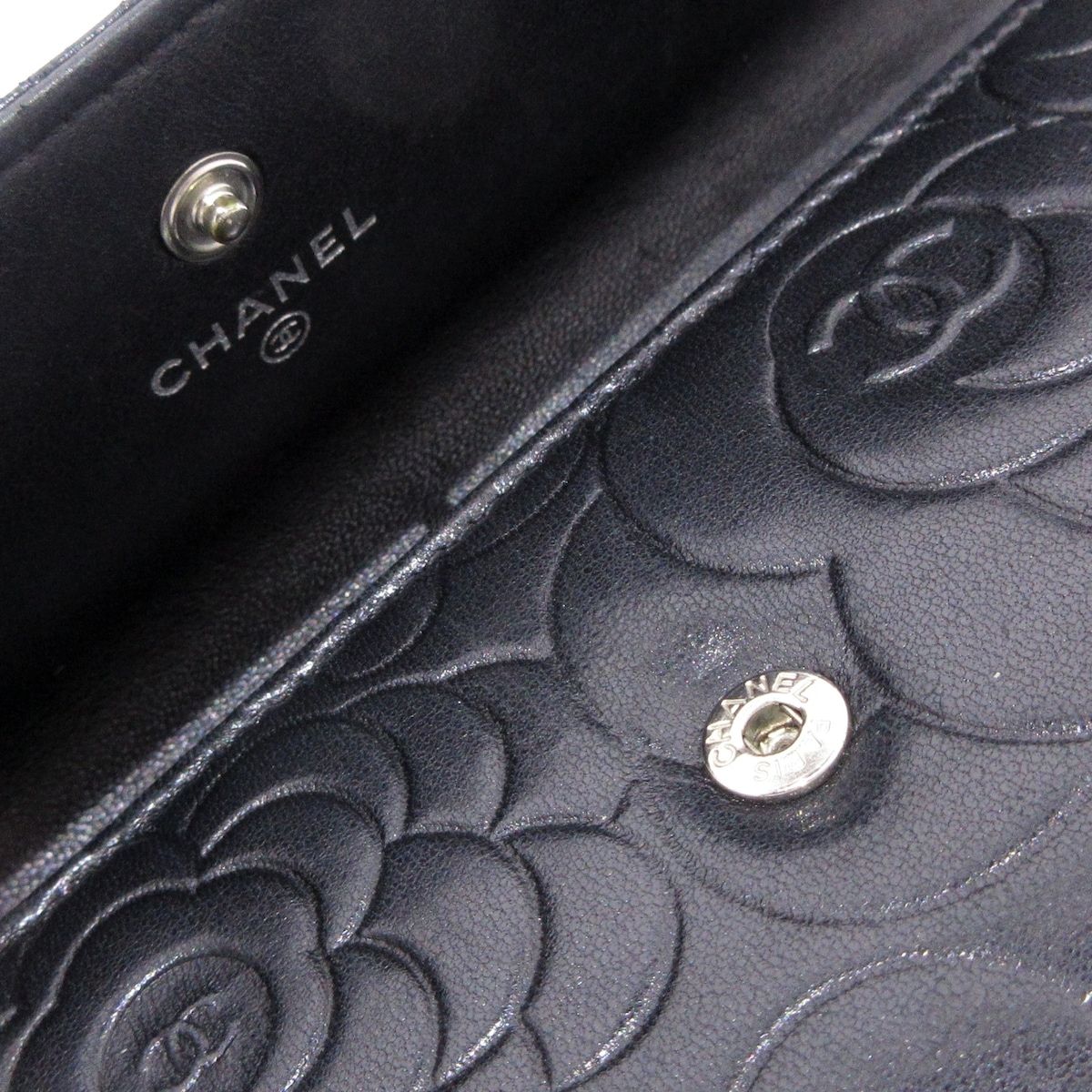CHANEL(シャネル) 長財布 カメリア 黒 型押し加工 ラムスキン - メルカリ 