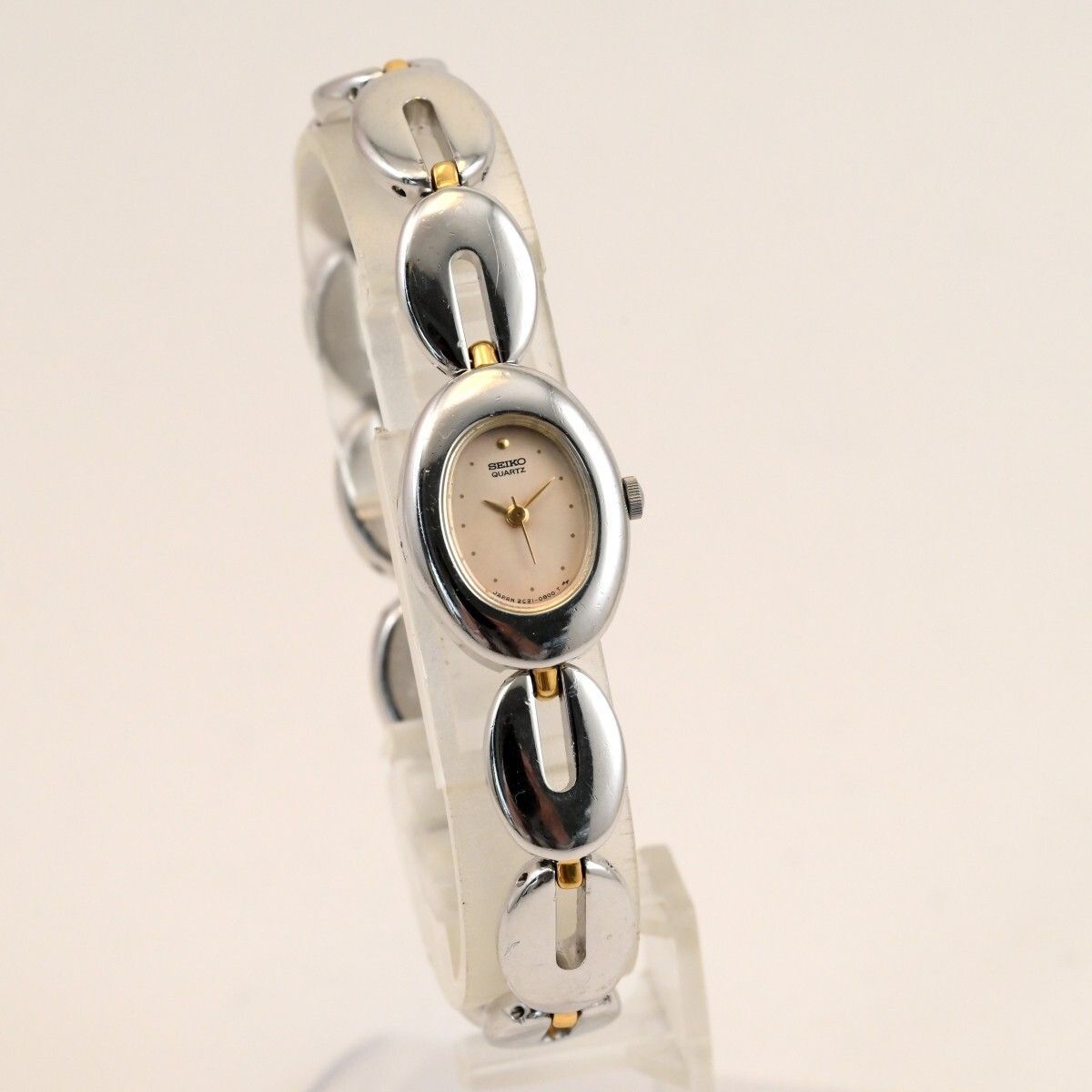 ヴィンテージ SEIKO セイコー 女性用腕時計 Oval shape Beige Dial Ref