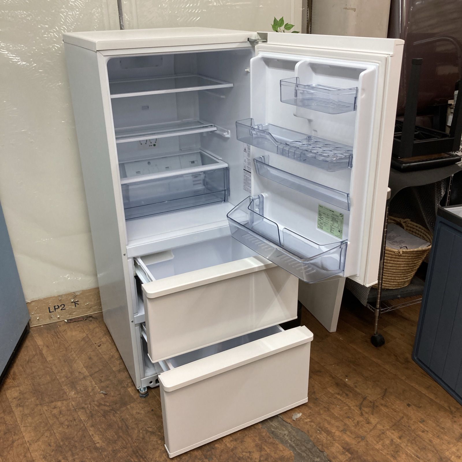 アクア 272L 3ドア 冷蔵庫 AQR-27N(W) 右開 2023年製 中古 アクア 272L 3ドア 冷蔵庫 AQR-27N(W) 右開 2023年製 中古 AQR-27N2-