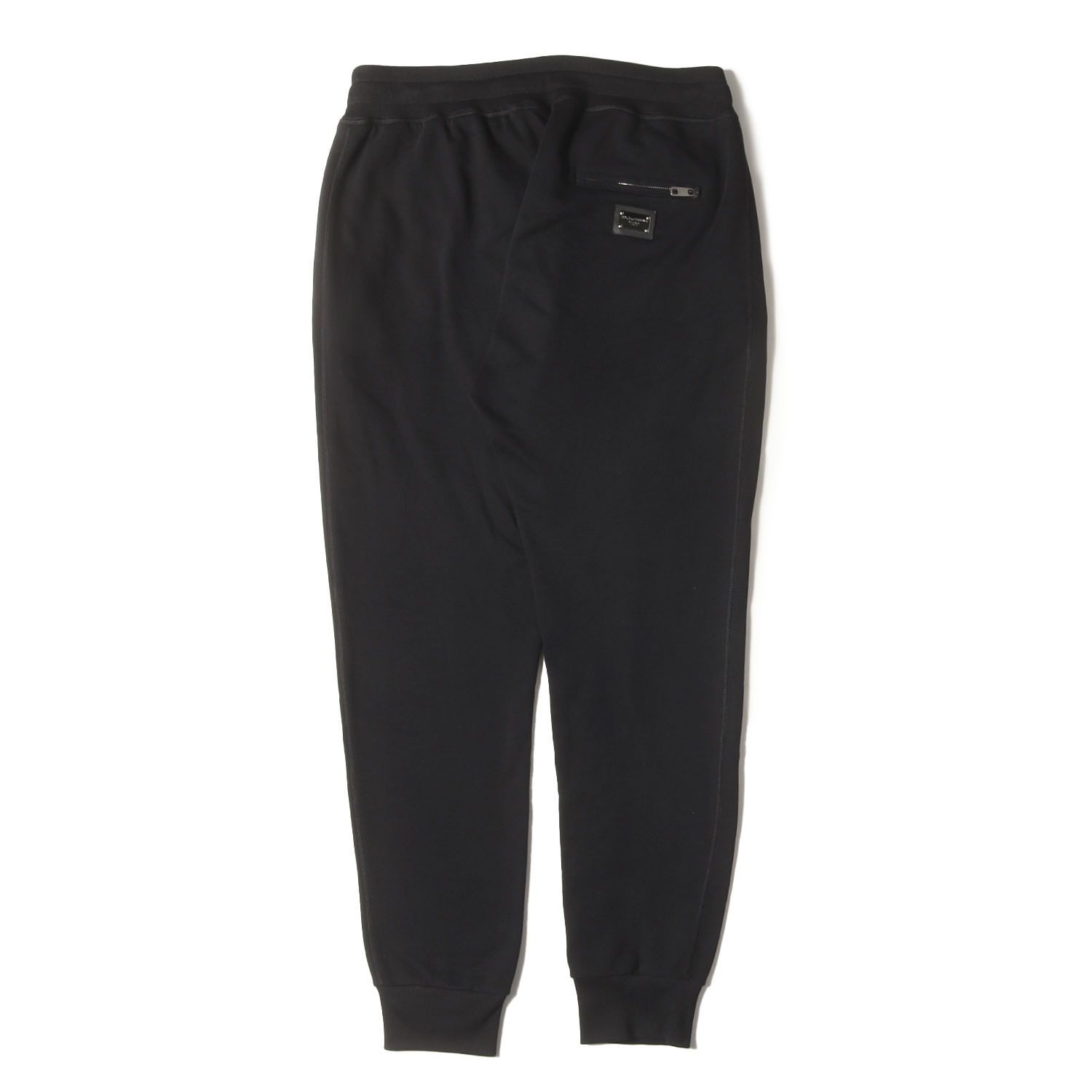 【美品】DOLCE&GABBANA ドルチェ&ガッバーナ パンツ ブラック 黒 サイズ:54 | 23AW ロゴプレート付き テーパード スウェットパンツ | イタリア製 | ブランド ボトムス ズボン【メンズ】【中古】 美品】DOLCE&GABBANA ドルチェ&ガッバーナ パンツ ブラック 黒 サイズ