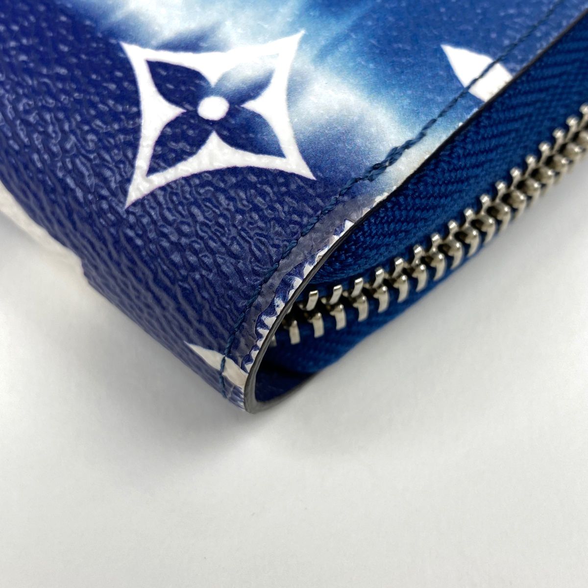 ルイヴィトン 長財布 ジッピーウォレット エスカル M68841 ブルー